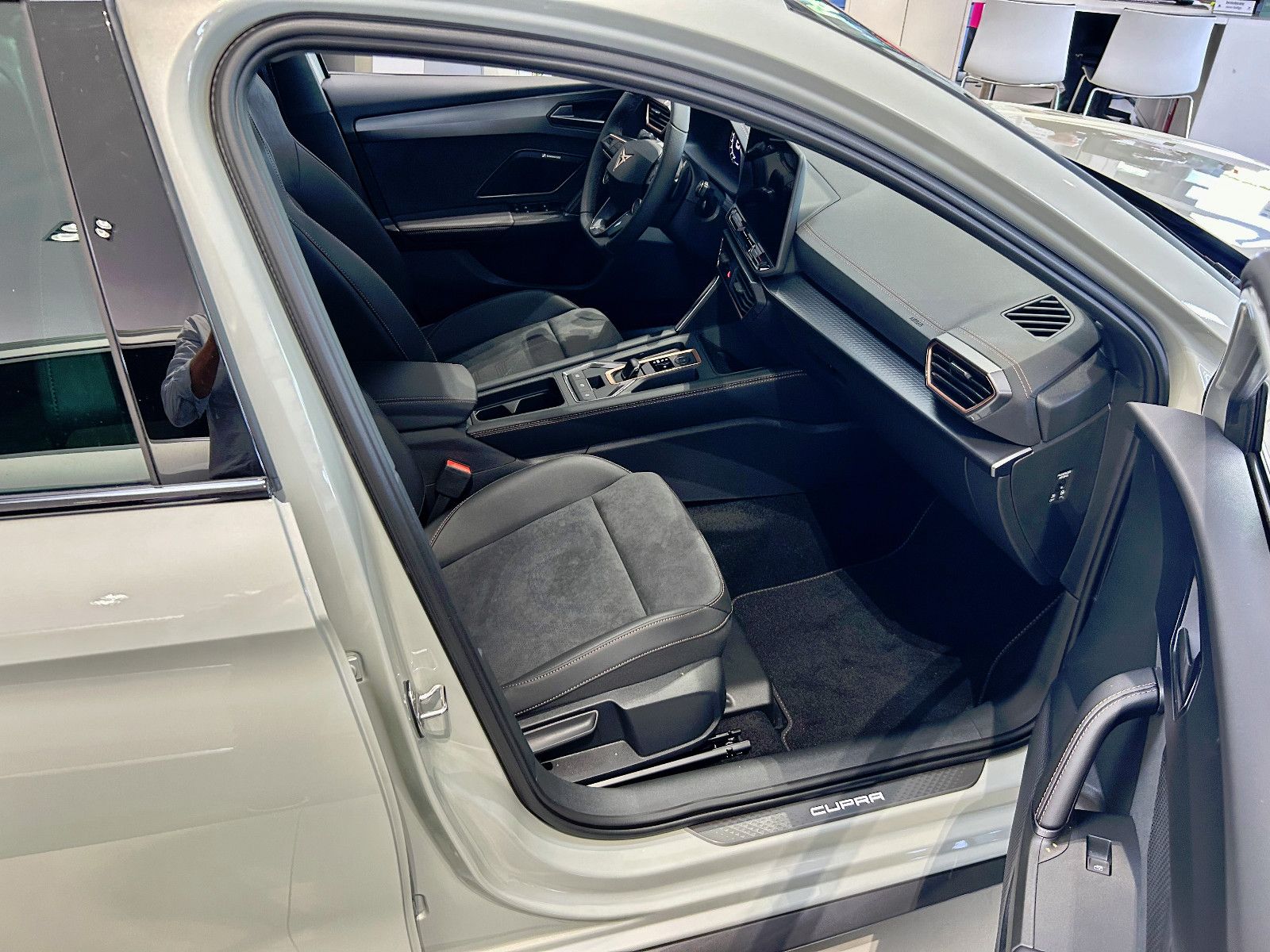 Cupra Leon 1.5 eTSI - Samsaru's Car Outlet