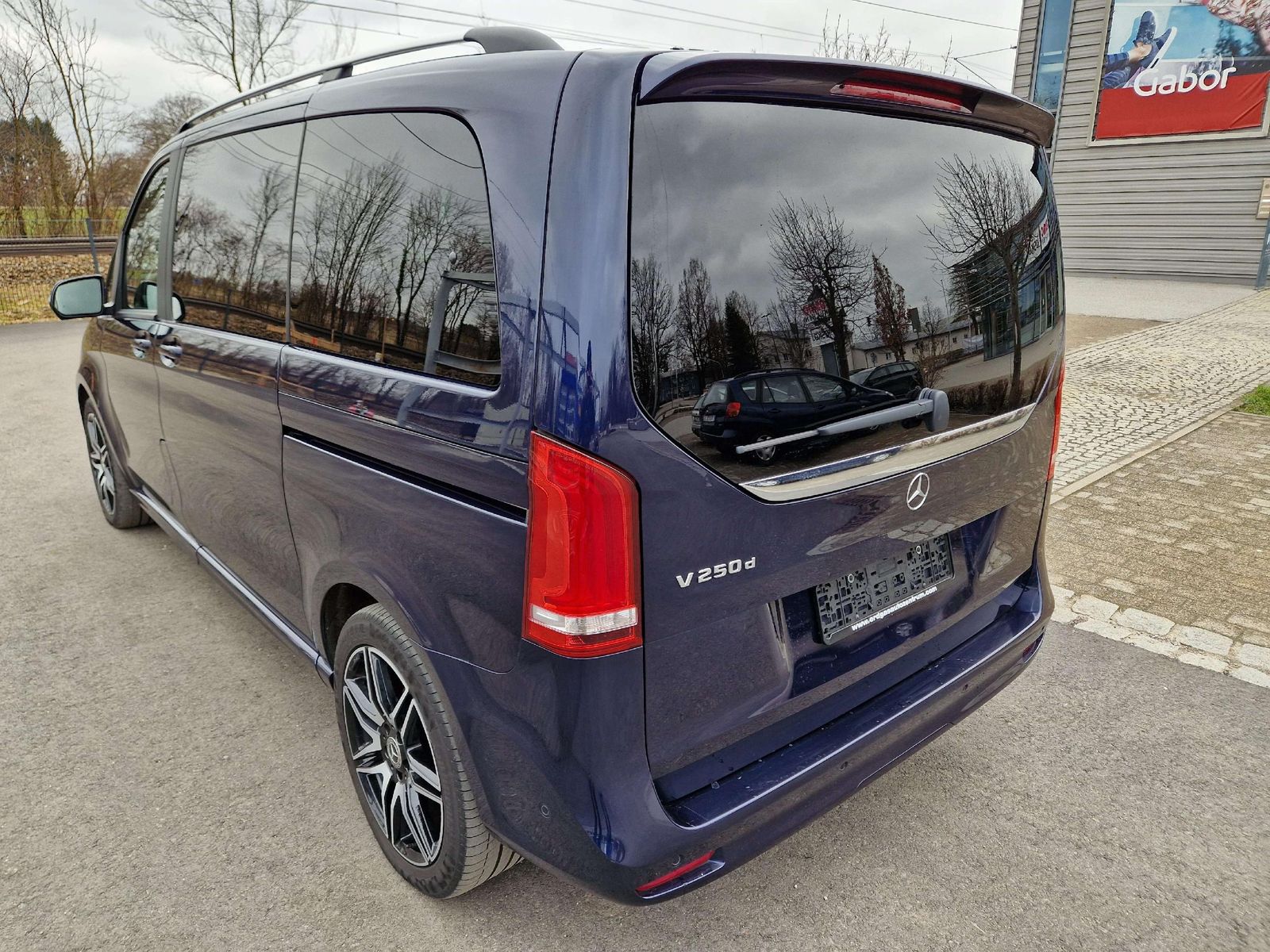 Mercedes-Benz V 250 EDITION - Samsaru's Car Outlet