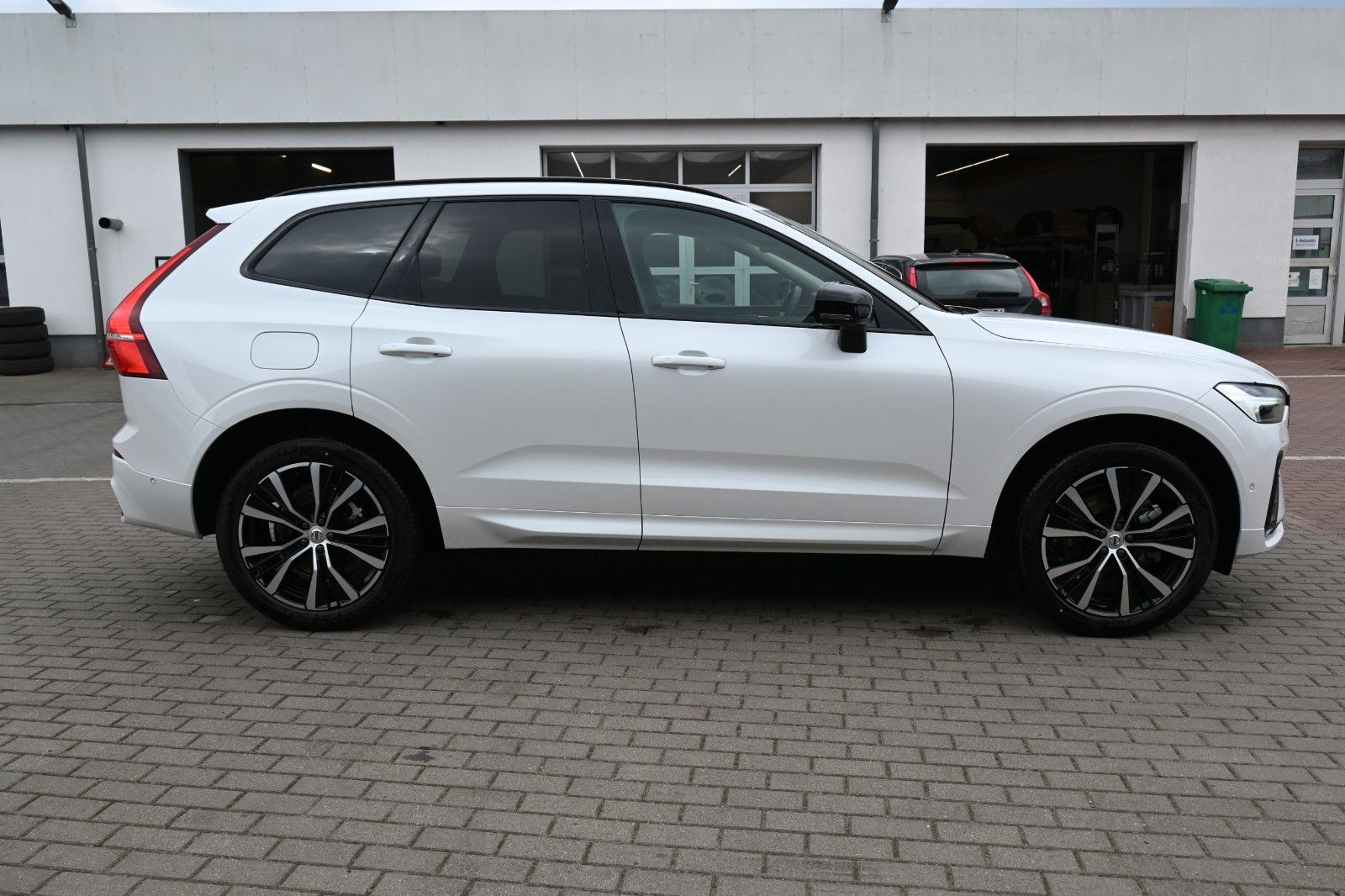 Volvo XC60 B4 D Autom. Plus Dark*STDHZG*360°*H&K*ACC