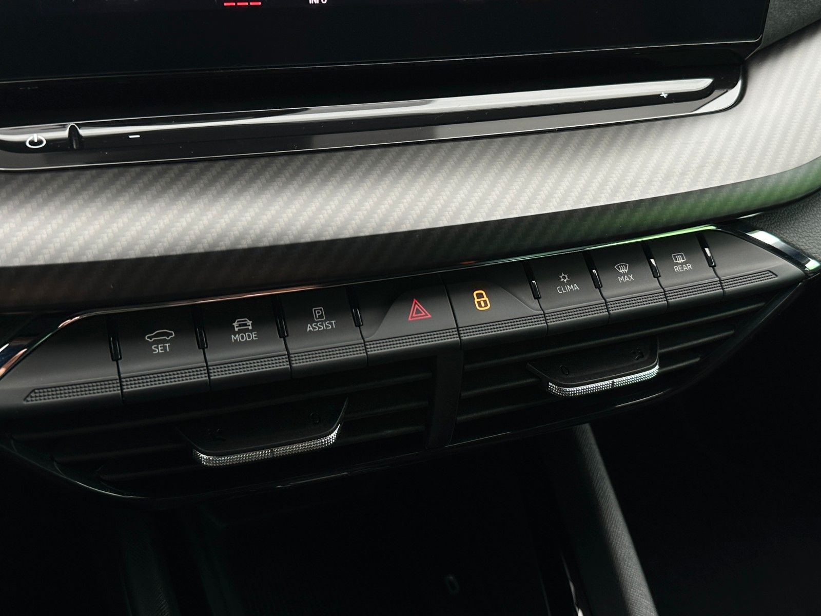 Skoda Octavia Combi RS 2.0TSi DSG - Samsaru's Car Outlet