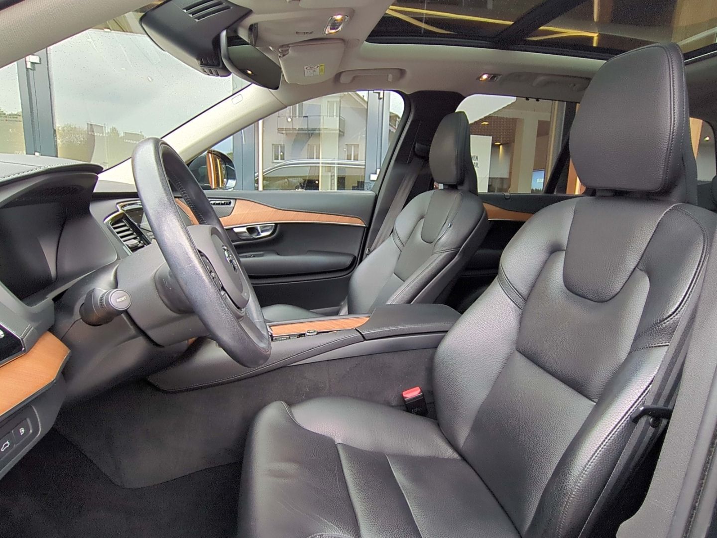 Volvo XC90 Plus Bright Recharge Plug-In Hybrid AWD T8