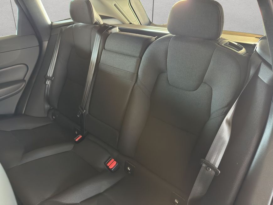 Volvo XC60 B5 D AWD Momentum Pro - Samsaru's Car Outlet