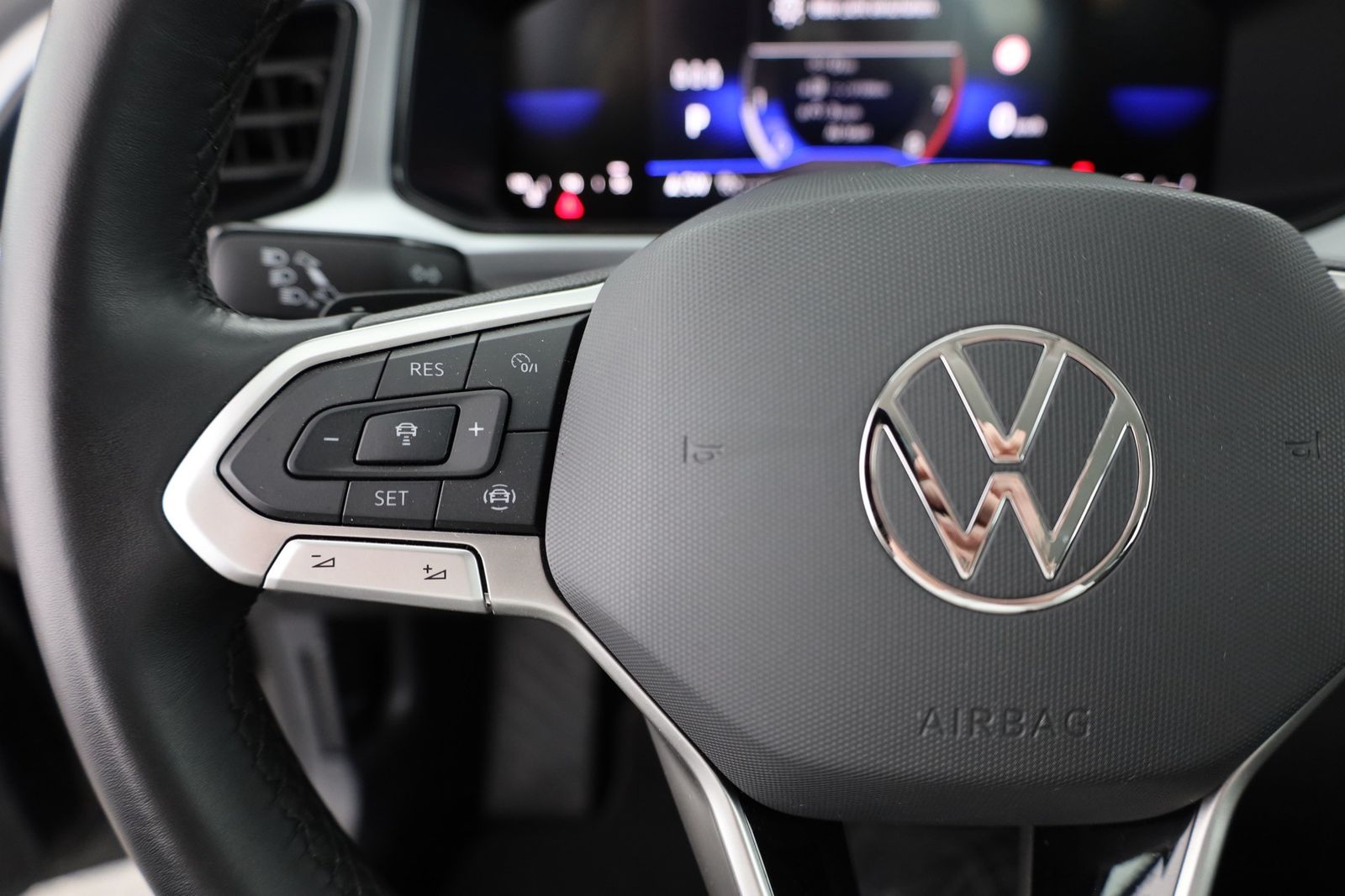 Volkswagen T-Roc 1.5 TSI DSG - Samsaru's Car Outlet