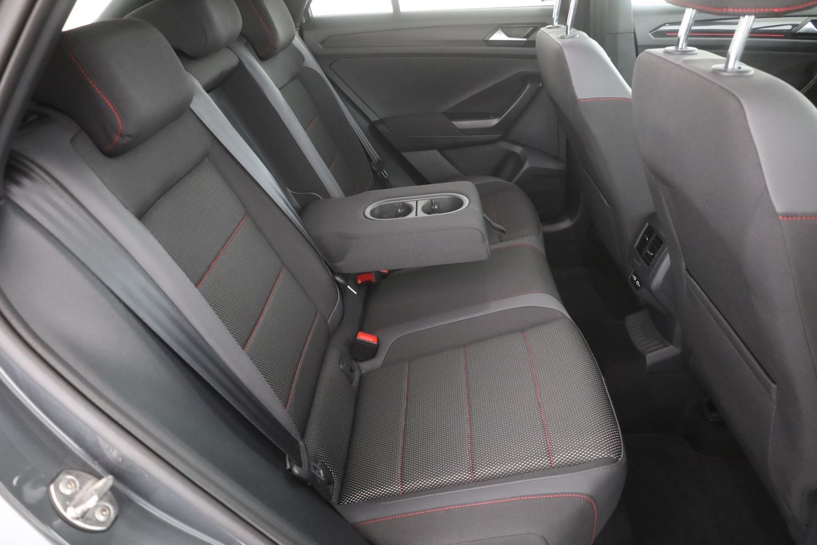 Volkswagen T-Roc 2.0 TSI 4Motion sport - Samsaru's Car Outlet