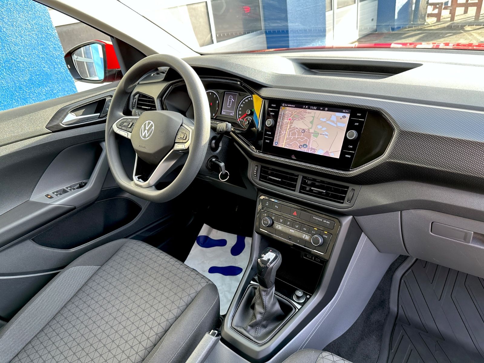 Volkswagen T-Cross 1.0 TSI Life - Samsaru's Car Outlet