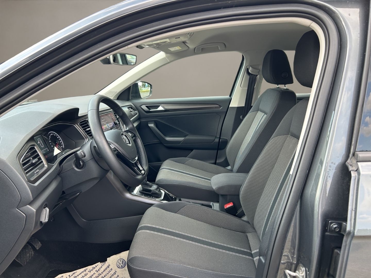 Volkswagen T-Roc Style 1.5 TSI DSG - Samsaru's Car Outlet