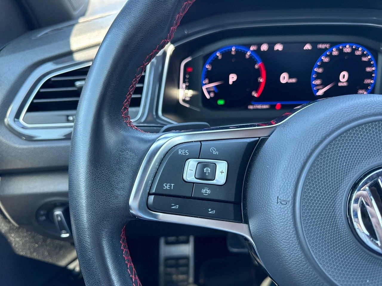 Volkswagen T-Roc Sport - Samsaru's Car Outlet