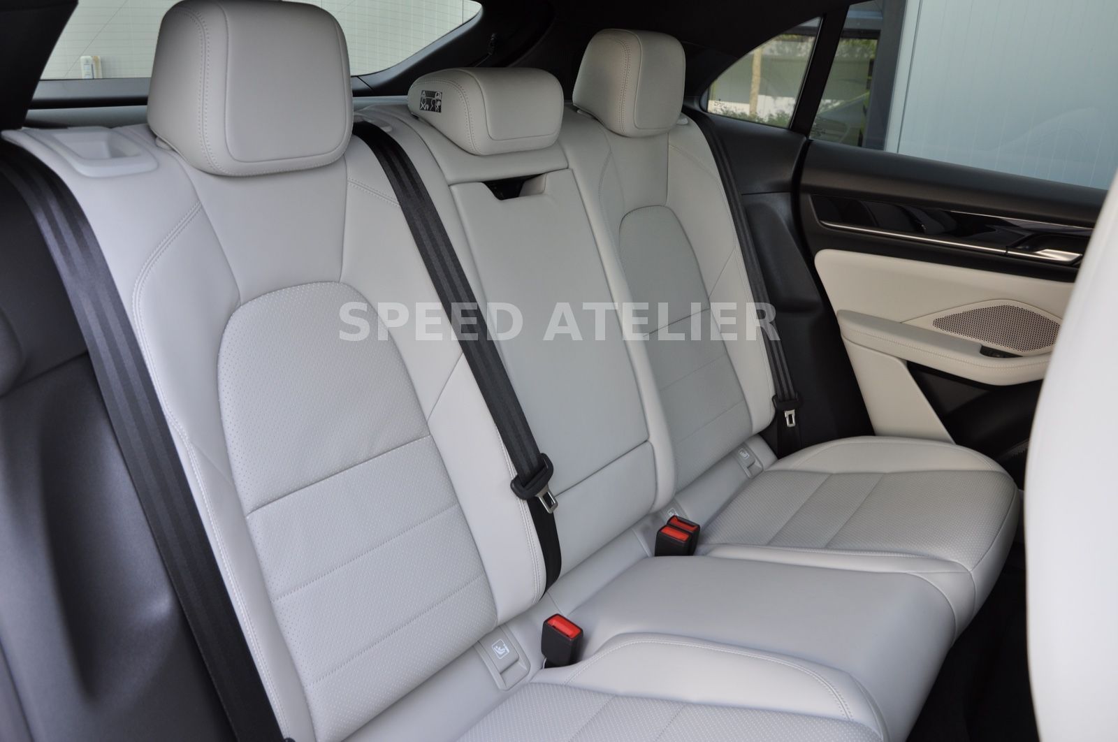Porsche Macan 4 - Samsaru's Car Outlet