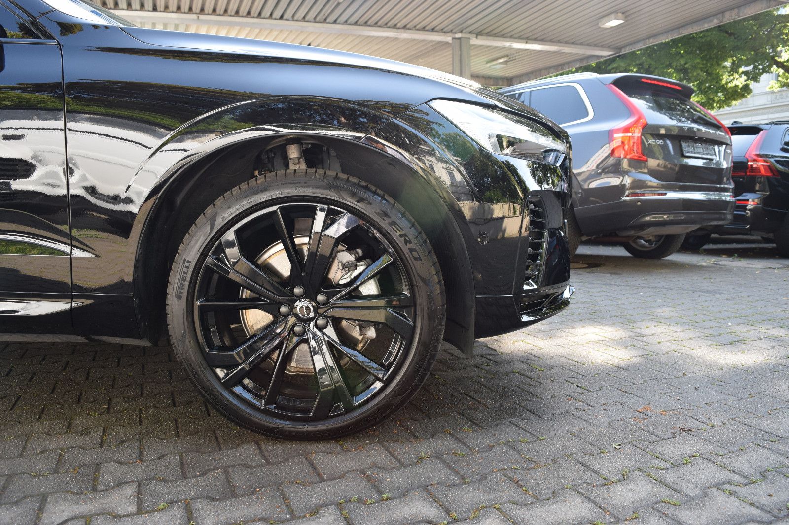 Volvo XC60 T6 AWD Black Edition - Samsaru's Car Outlet