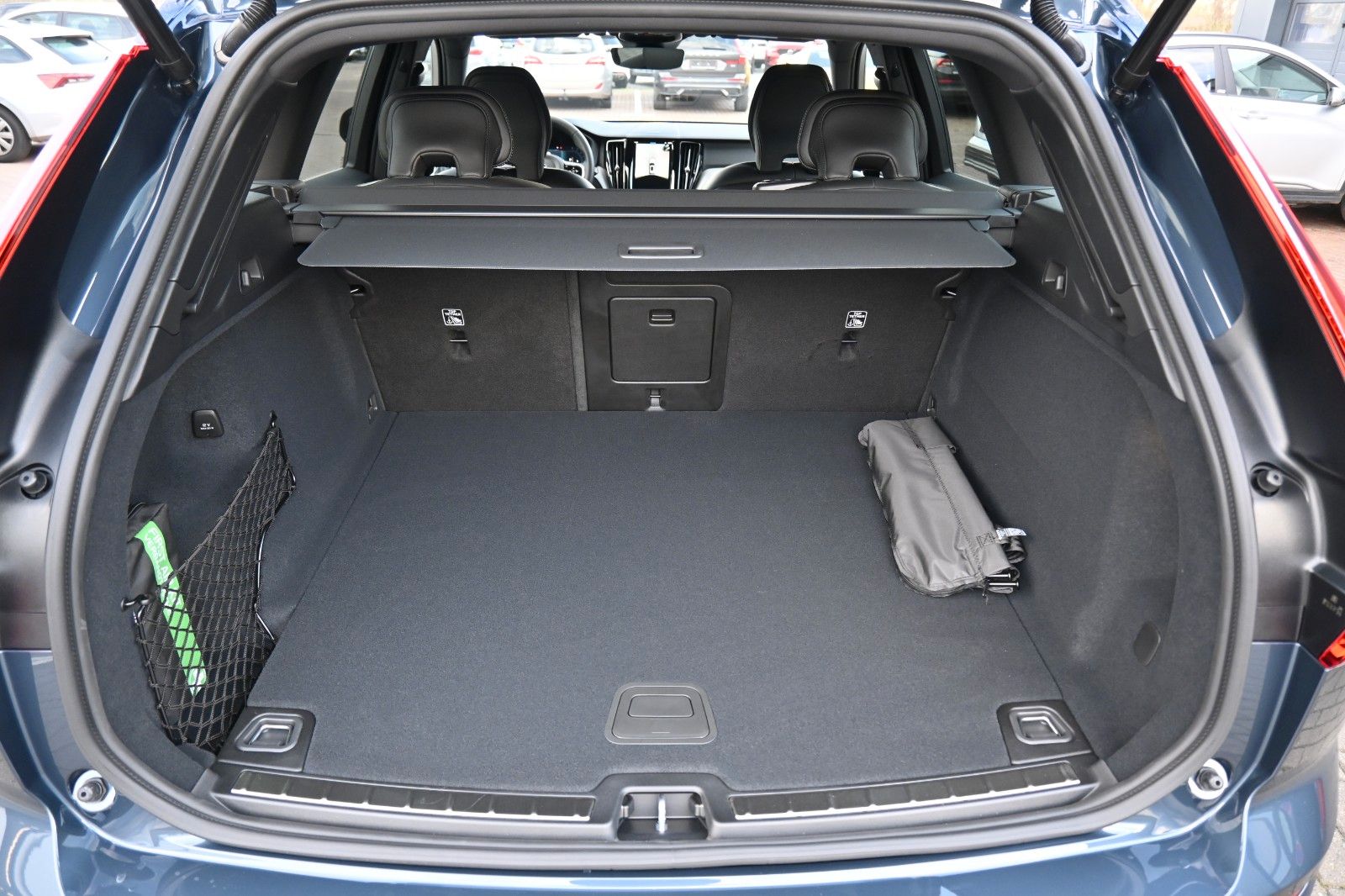 Volvo XC60 B5 AWD Plus Dark*FSHZG*360°*H&K*ACC*AHK