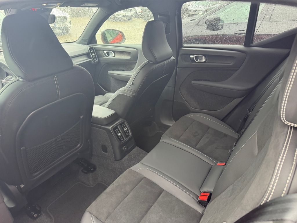 Volvo XC40 Plus Dark Recharge Plug-In Hybrid T4 Twin E