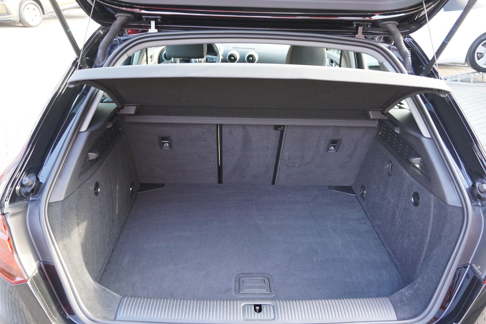 Audi A3 Sportback 40 e-tron sport S-Tronic - Samsaru's Car Outlet