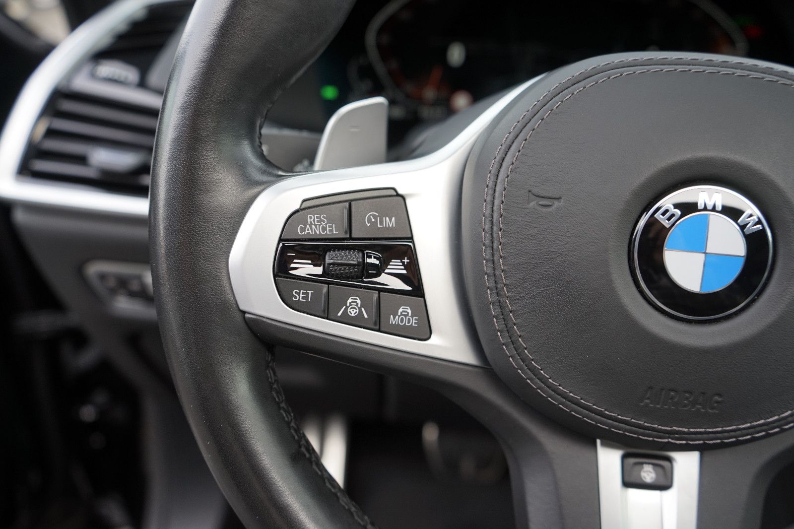 BMW X6 40xd M Sport*3xTV*Carbon*Massage*ACC*PanoSKY*