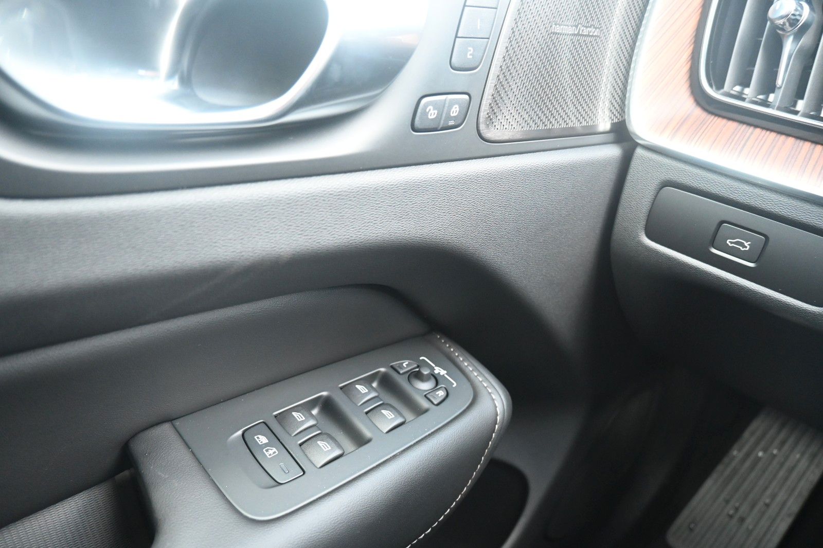 Volvo XC60 B4 D AWD Ultimate Dark*STDHZG*360°*LUFT*ACC