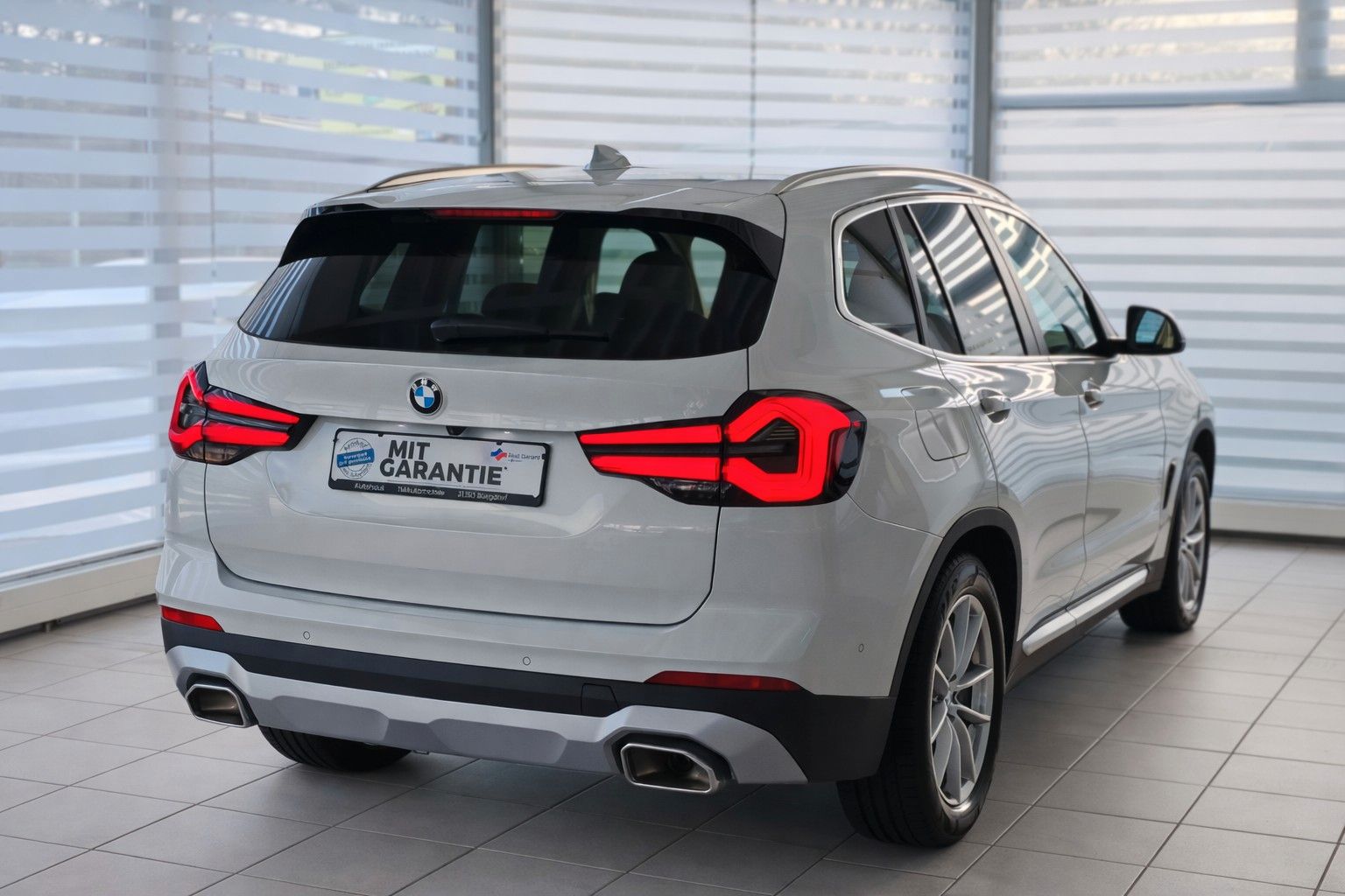 BMW X3 xD20d FACELIFT LASER KAMERA AHK Unfallfrei