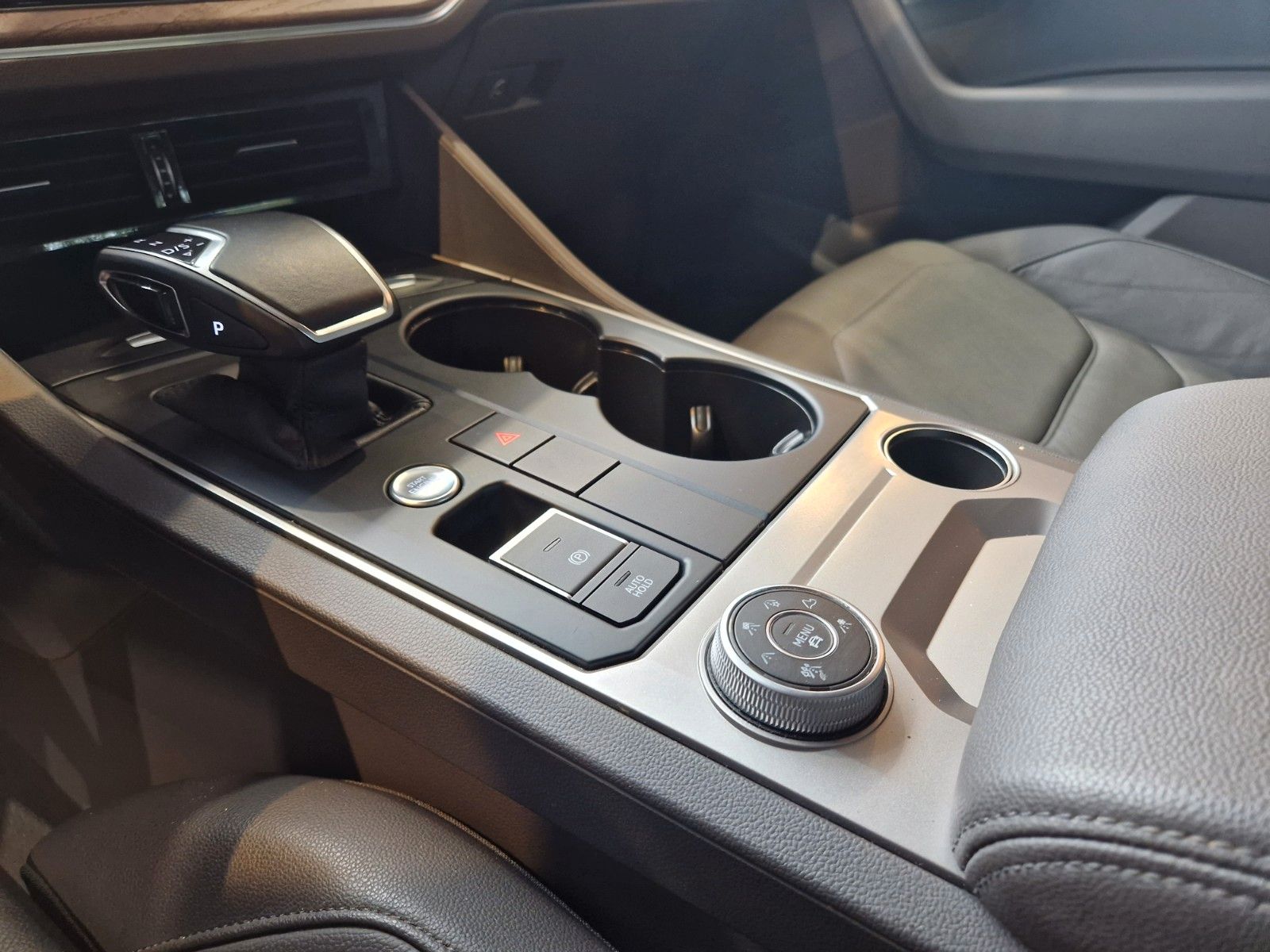 Volkswagen Touareg 3.0TDI Atmosphere 4Motion - Samsaru's Car Outlet