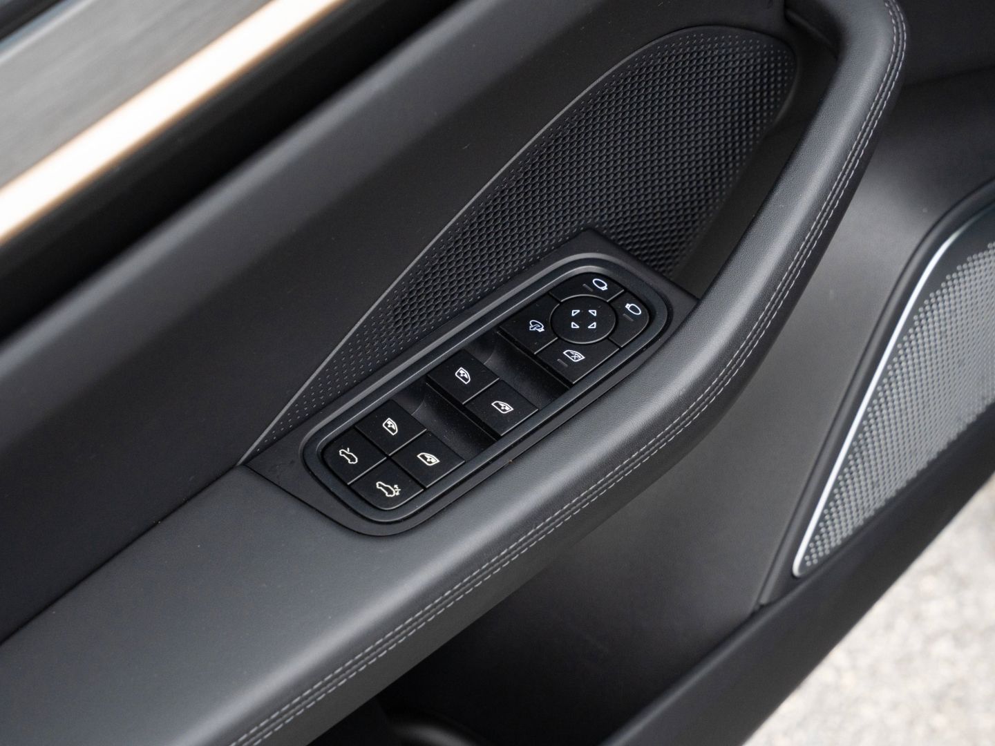 Porsche Macan Turbo Burmester AHK AR HUD Surround View