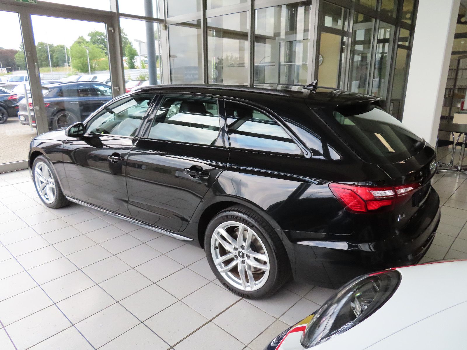 Audi A4 Avant 40 TDI advanced - Samsaru's Car Outlet
