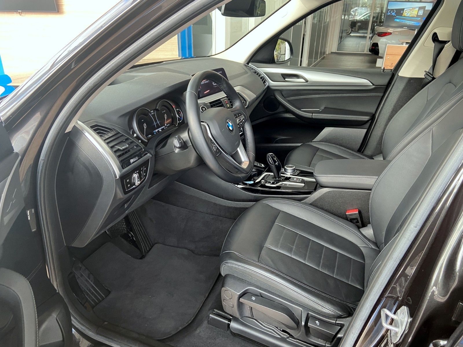BMW X3 xDrive20i - Samsaru's Car Outlet