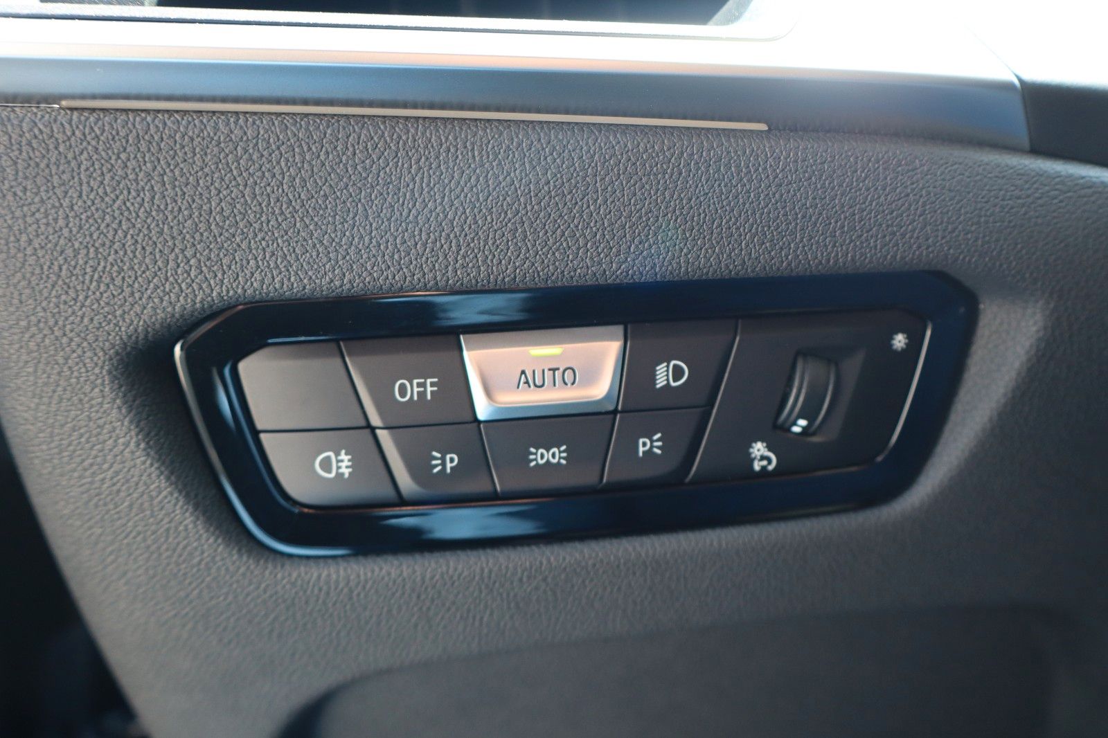 BMW 3 Lim. 320 d xDrive M Sport - Samsaru's Car Outlet