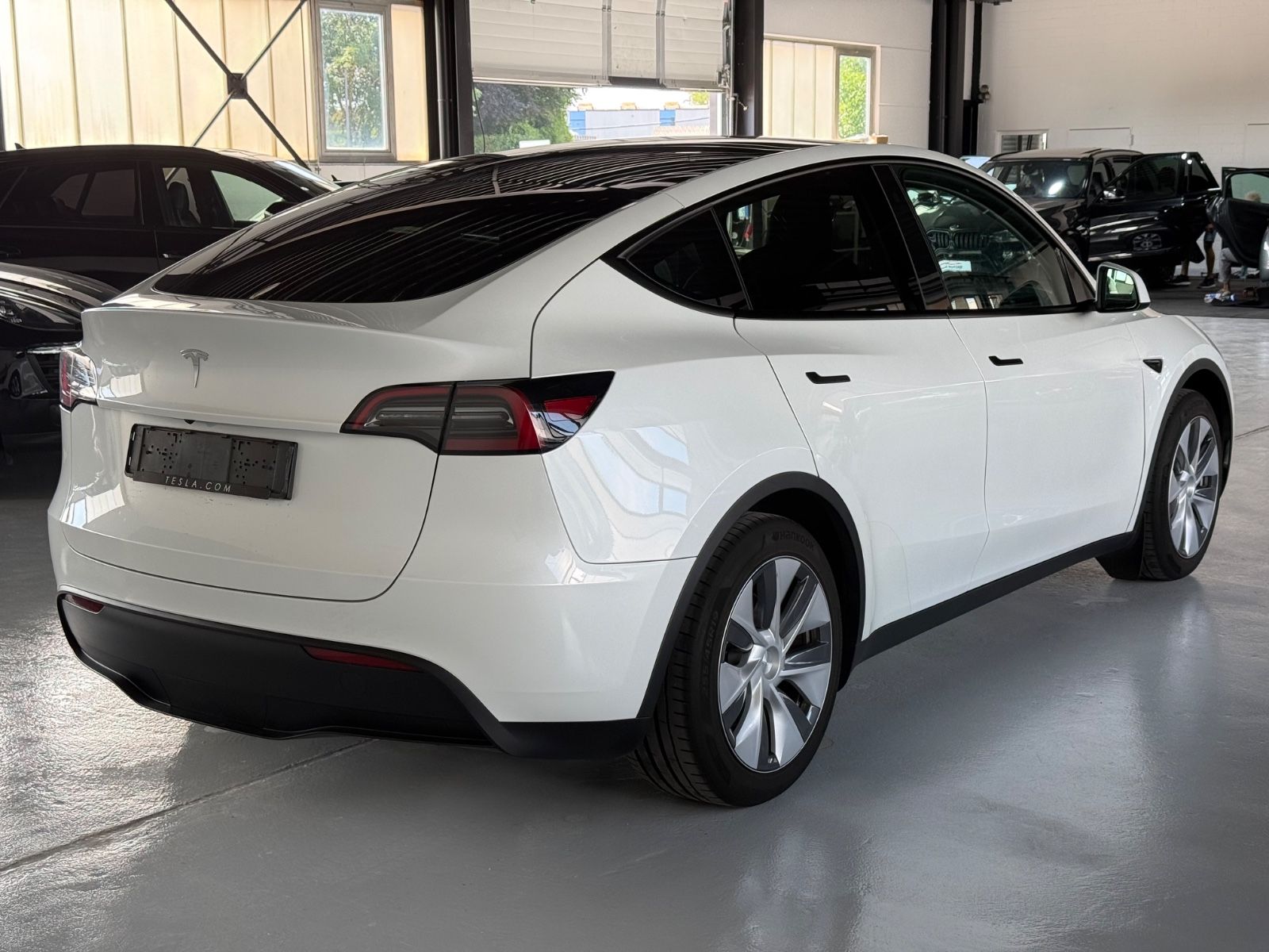 Tesla Model Y Standard Range RWD