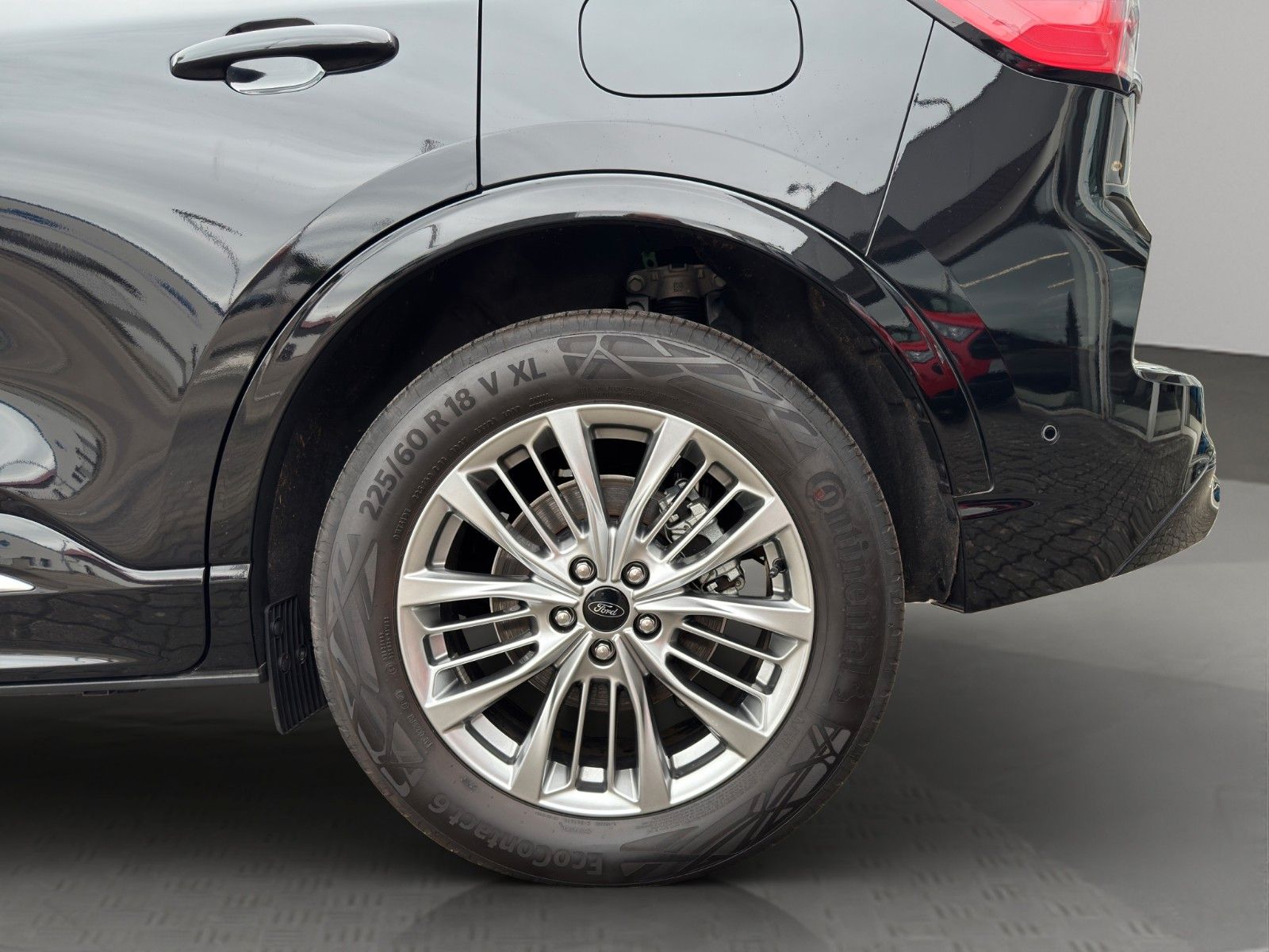 Ford Kuga Plug-In Hybrid Vignale - Samsaru's Car Outlet