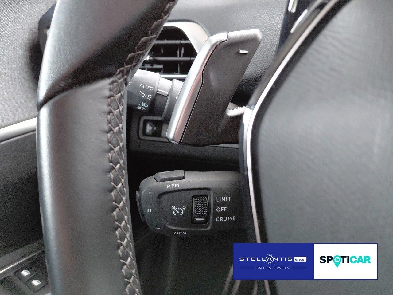 Peugeot 3008 Hybrid 225 Roadtrip *Standhzg.*Navi*LED*RFK