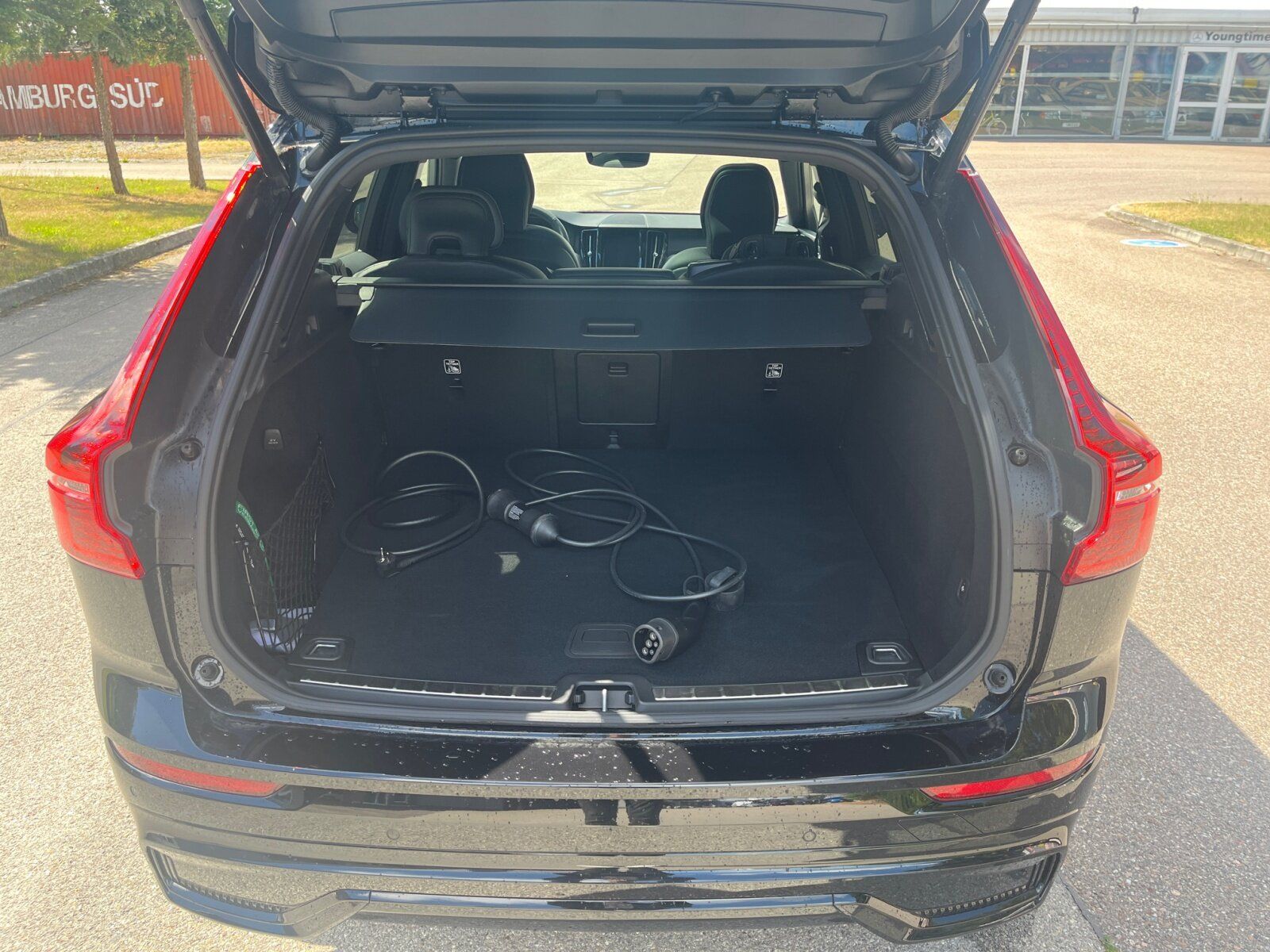 Volvo XC 60 T8 AWD Ultra Dark AHK+SITZH+KLIMA+360°RFK