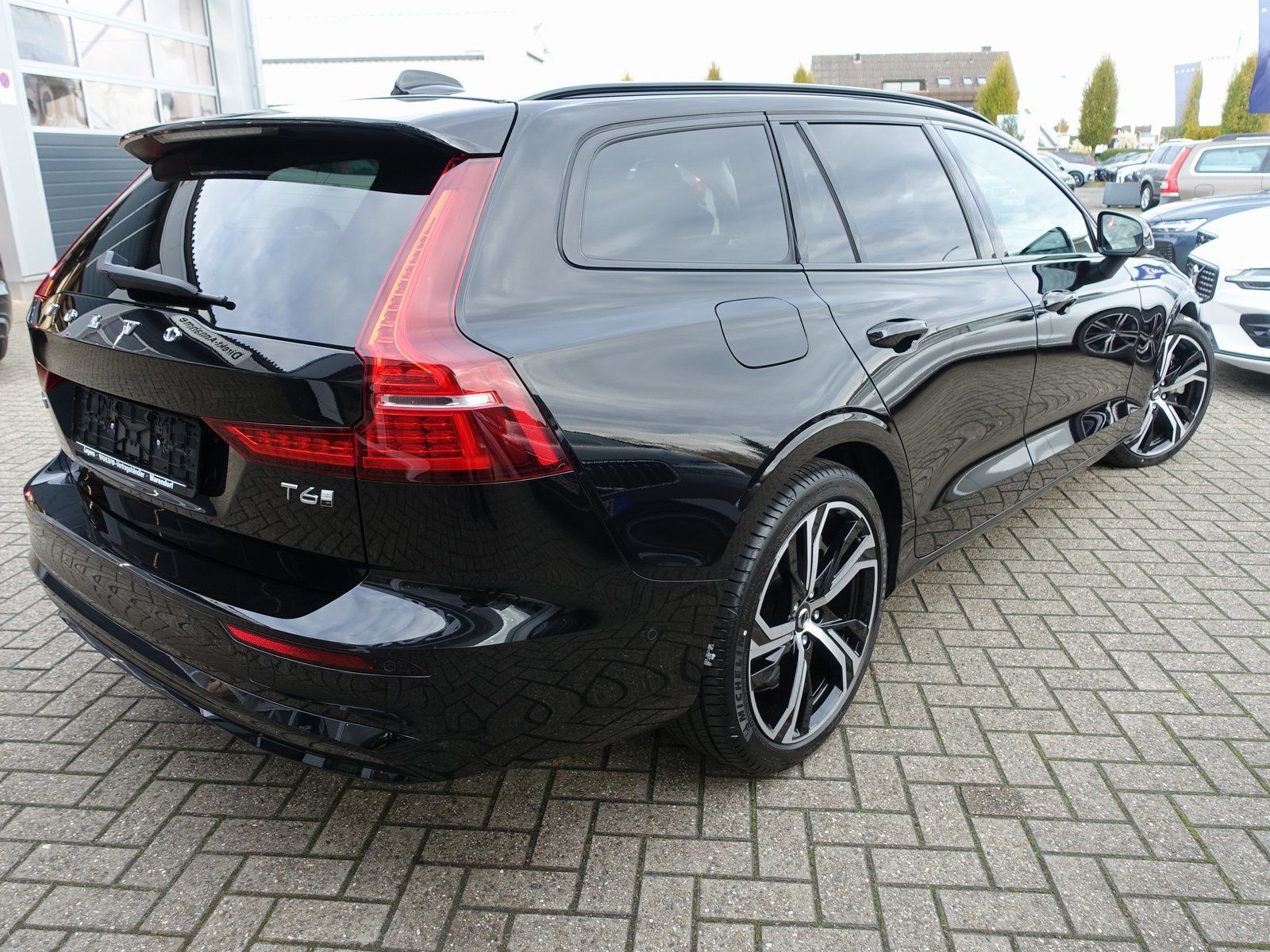 Volvo V60 Plus T6 AWD Plug-in Hybrid/AHK/360°/BLIS/H&K