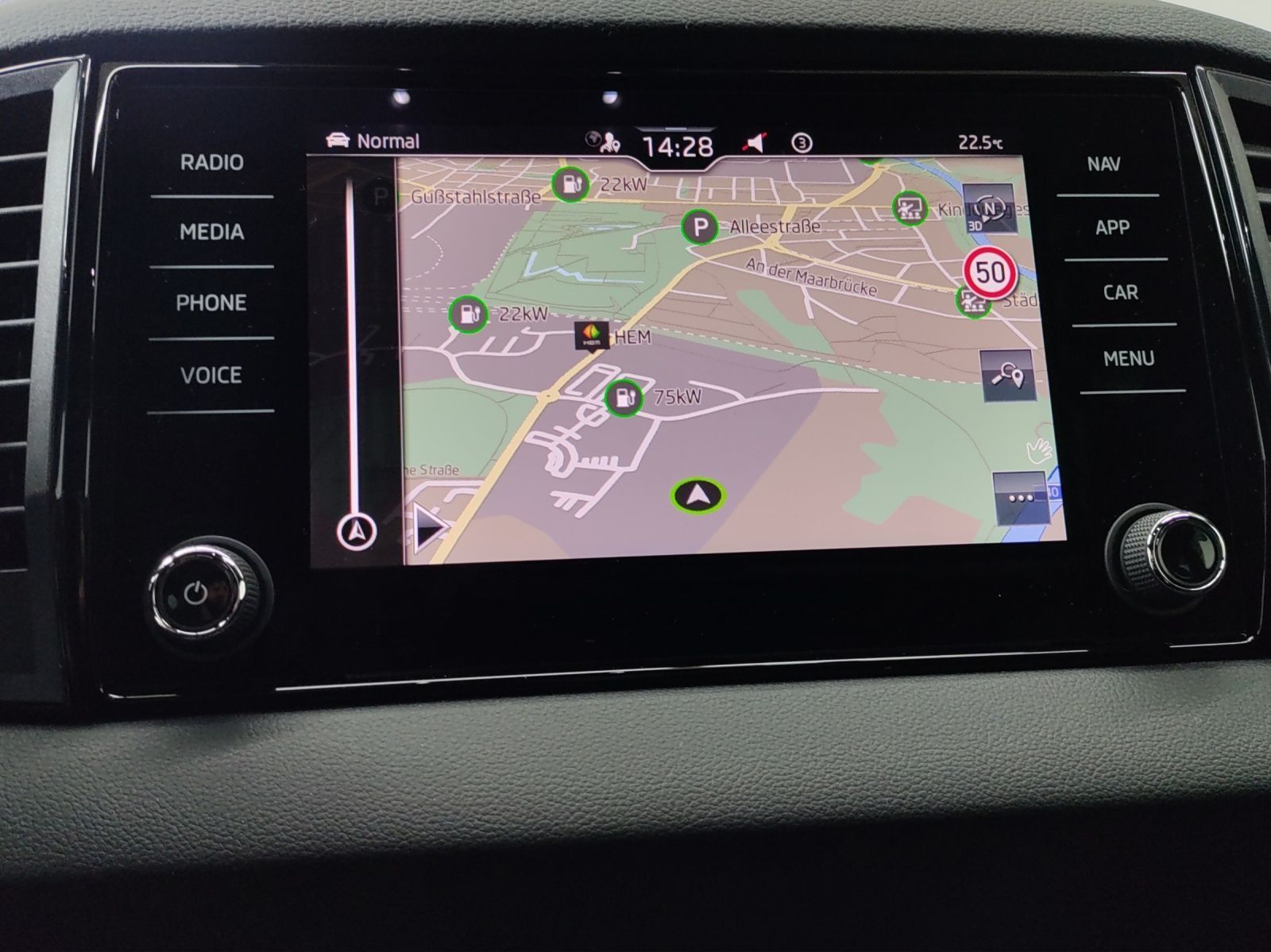 Skoda Karoq 2.0 TSI DSG 4x4 SPORTLINE LM19 LEDER PANO