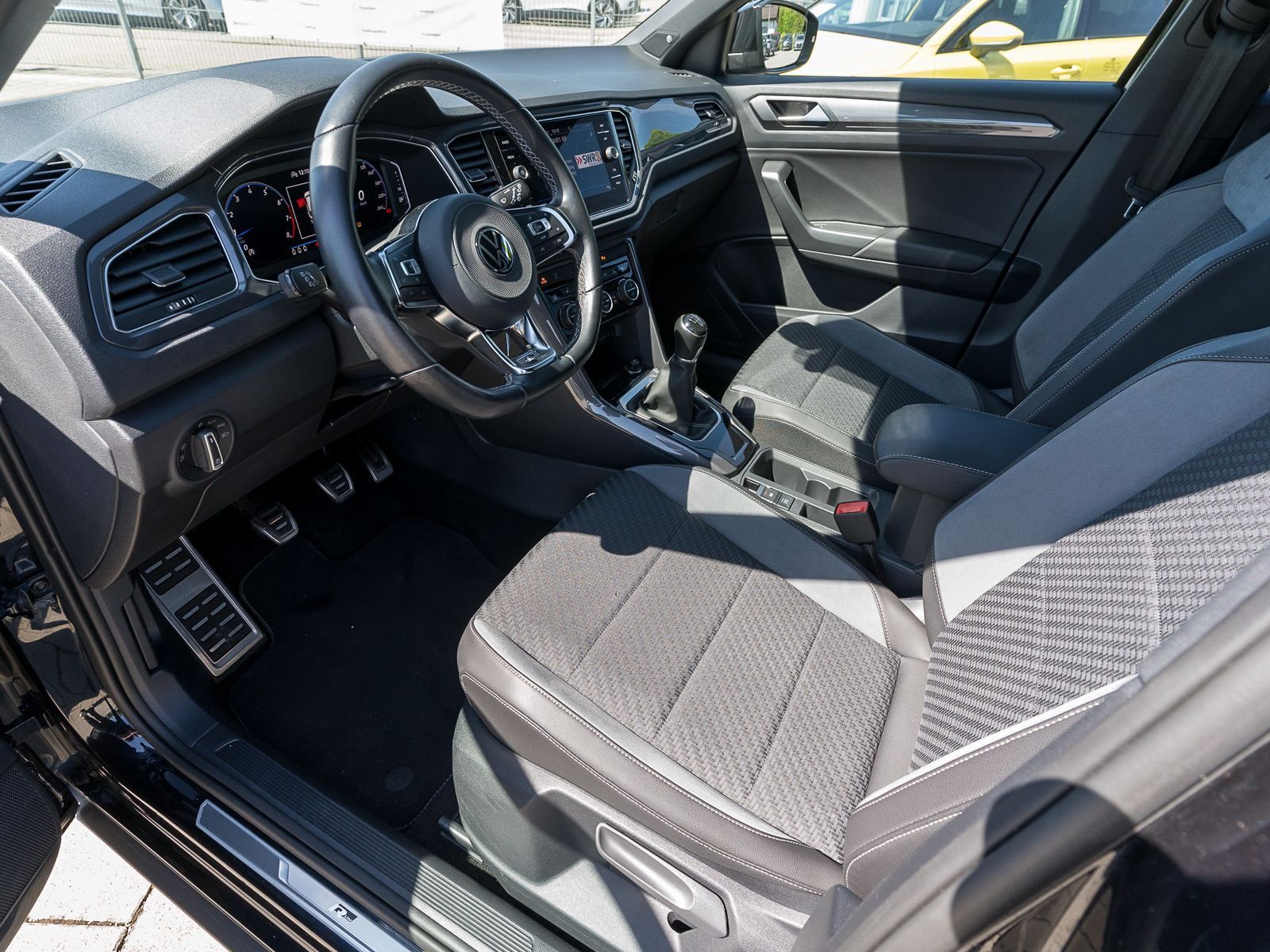 Volkswagen T-Roc R-Line 1.5TSI - Samsaru's Car Outlet
