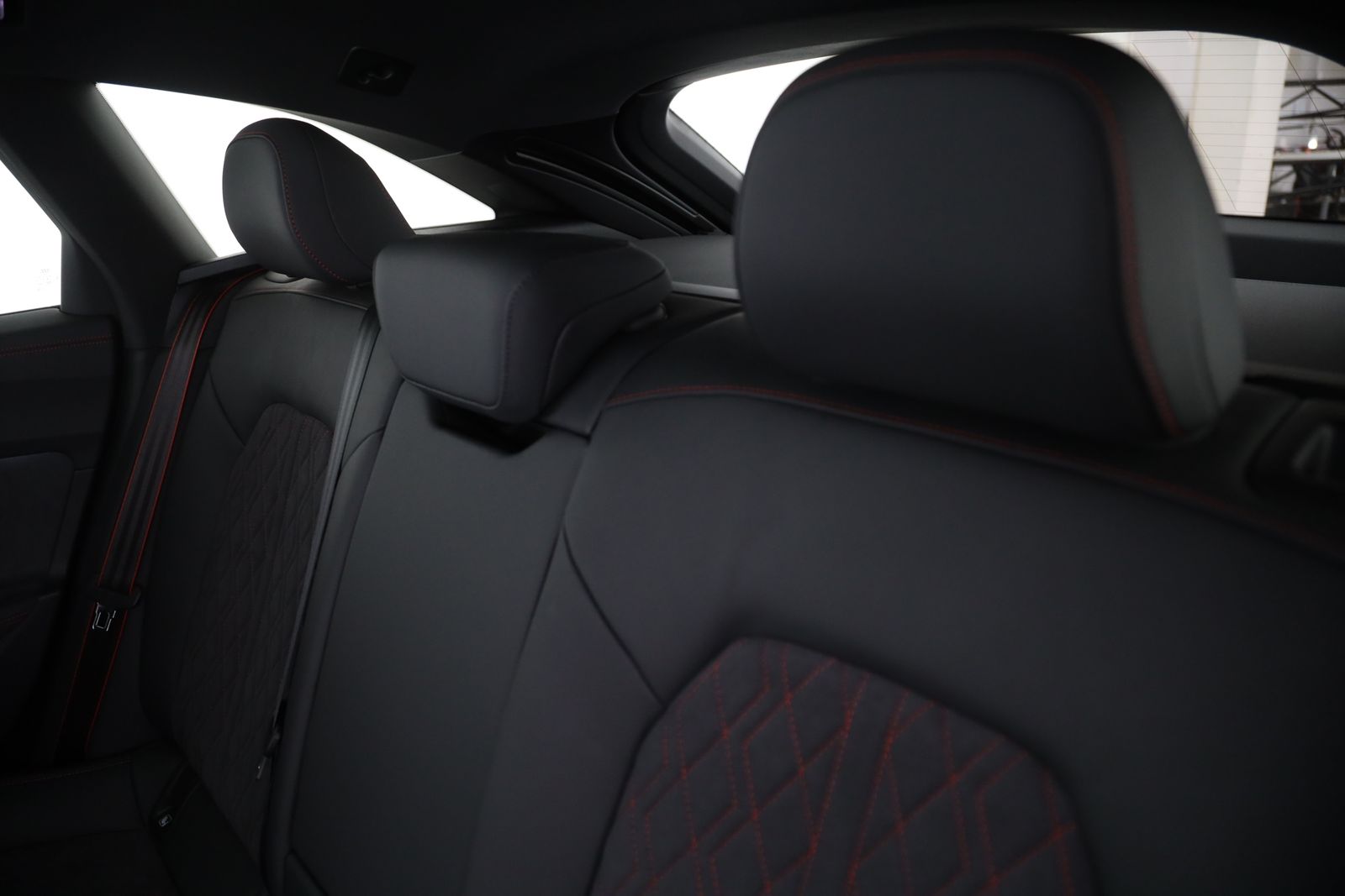Audi A5 Avant e hybrid quattro S tronic S line | AHK