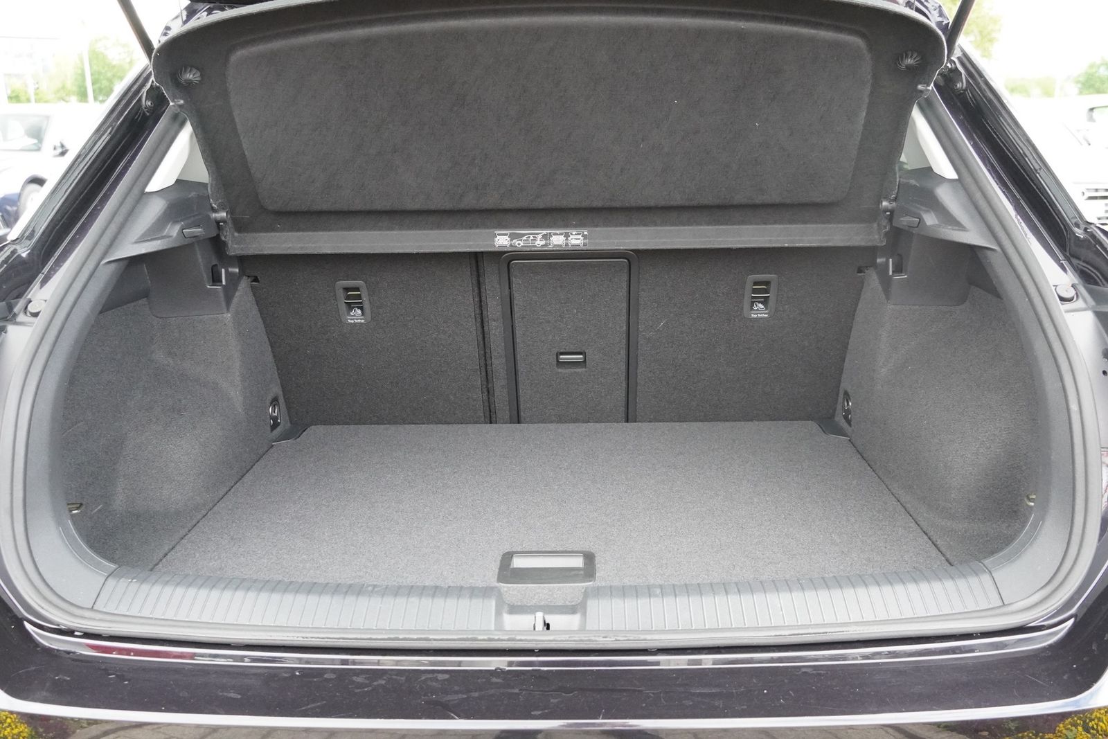 Volkswagen T-Roc 1.0 TSI United - Samsaru's Car Outlet