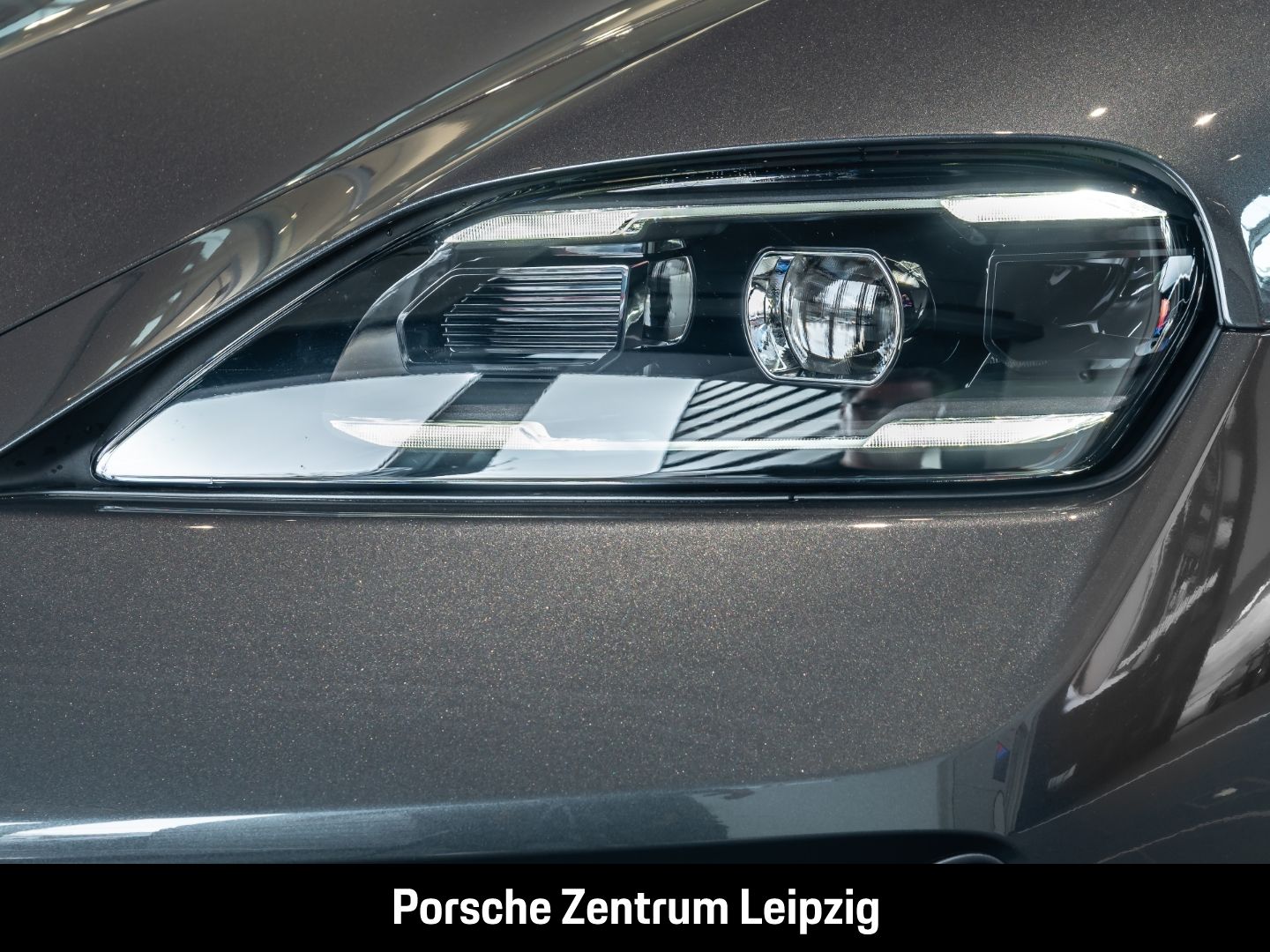 Porsche Taycan 4 Massage Sitzlüftung Bose ACC SportChron