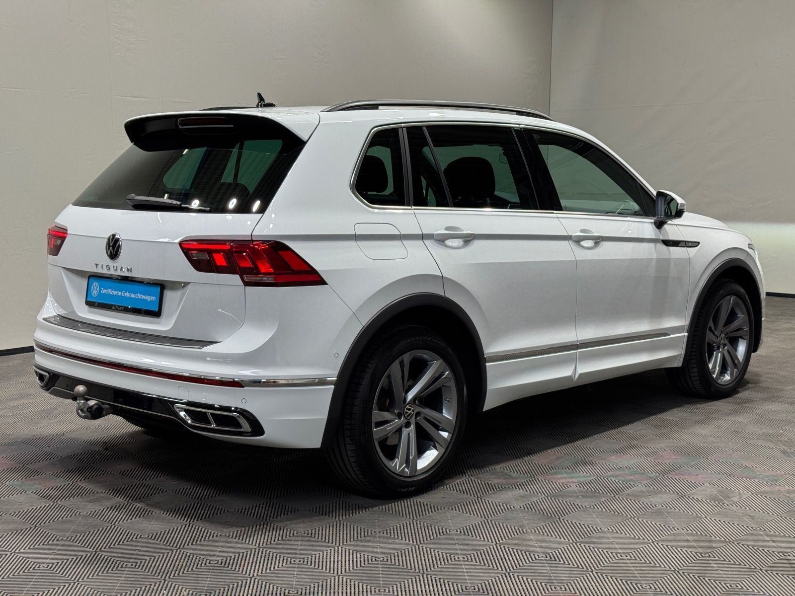 Volkswagen Tiguan R-Line 2.0 TDI DSG - Samsaru's Car Outlet