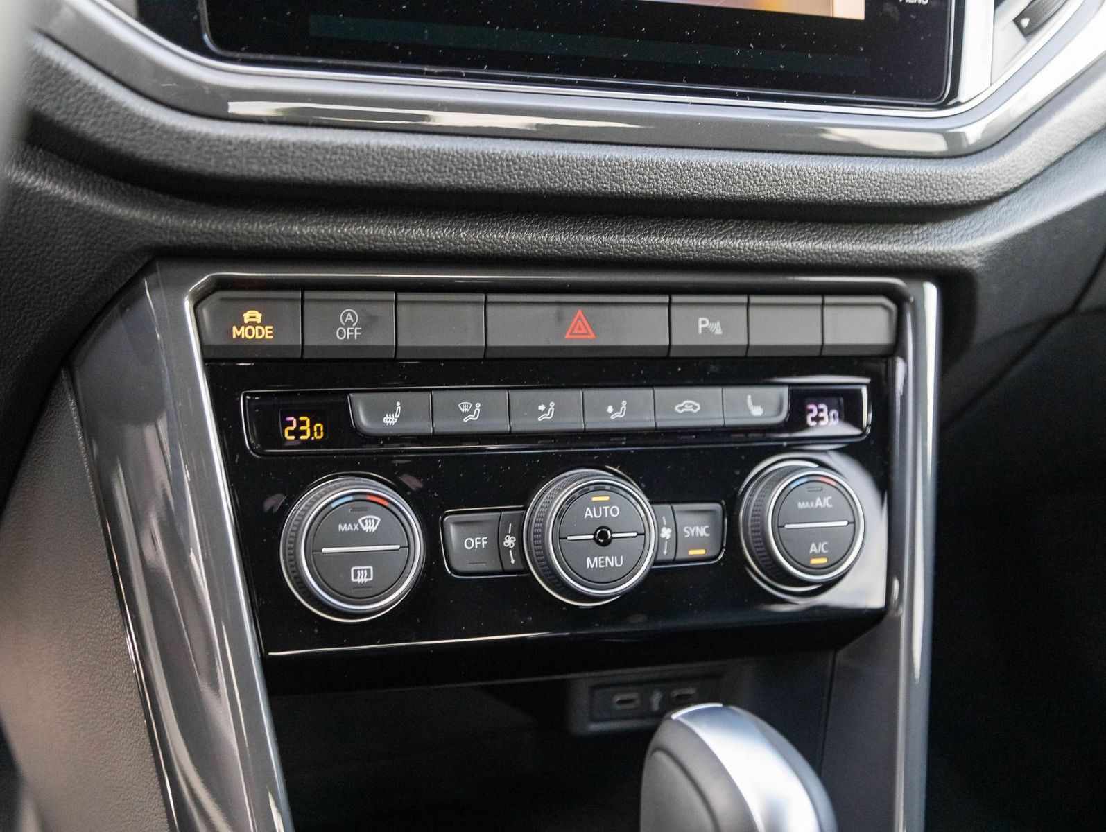 Volkswagen T-Roc 1.5 TSI Sport DSG - Samsaru's Car Outlet