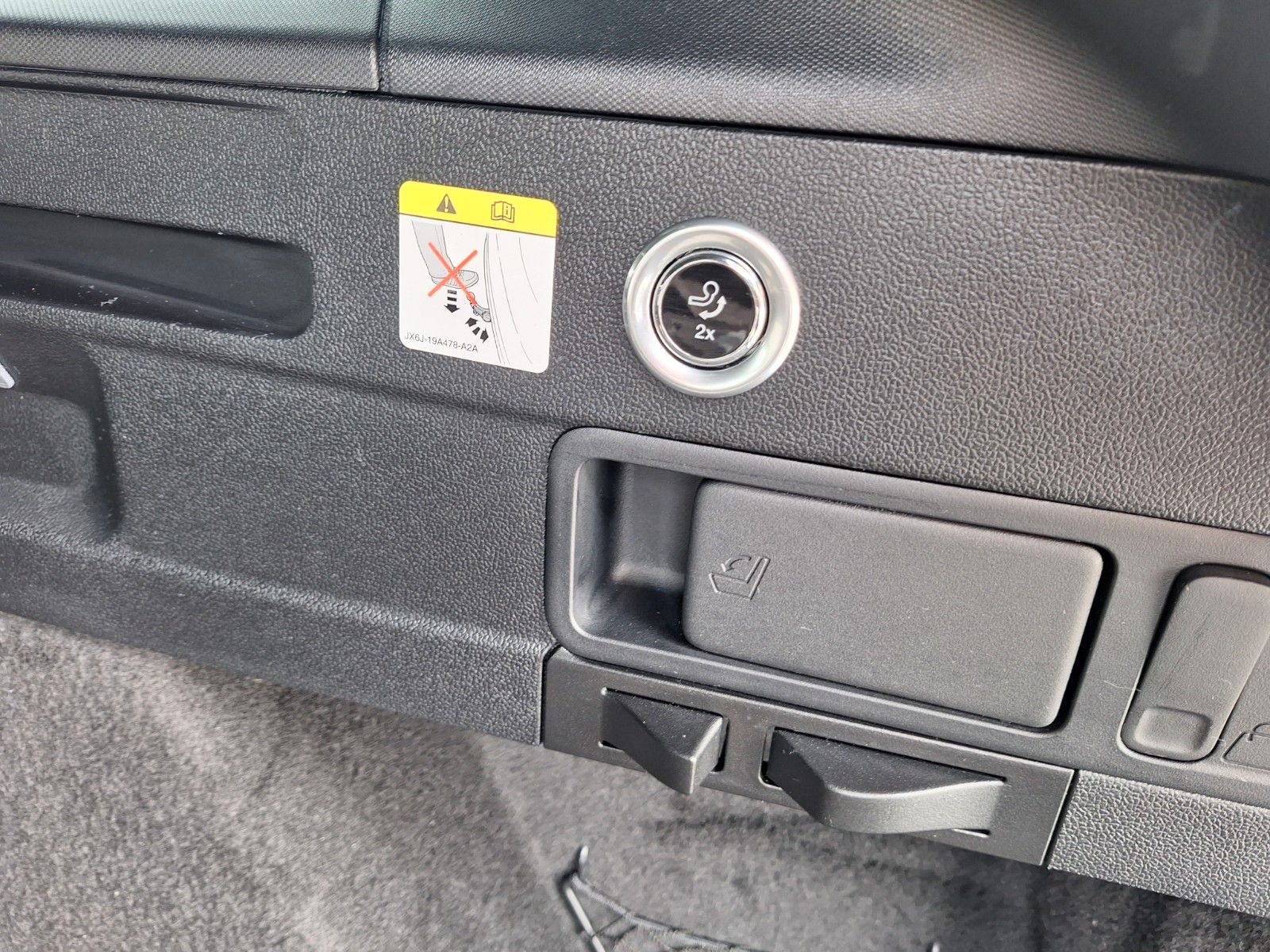 Ford Focus Turnier ST-Line X AHK NAVI LED PDC RFK LMF