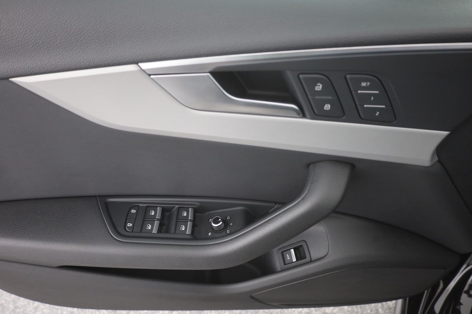 Audi A4 Avant 35 TFSI advanced - Samsaru's Car Outlet