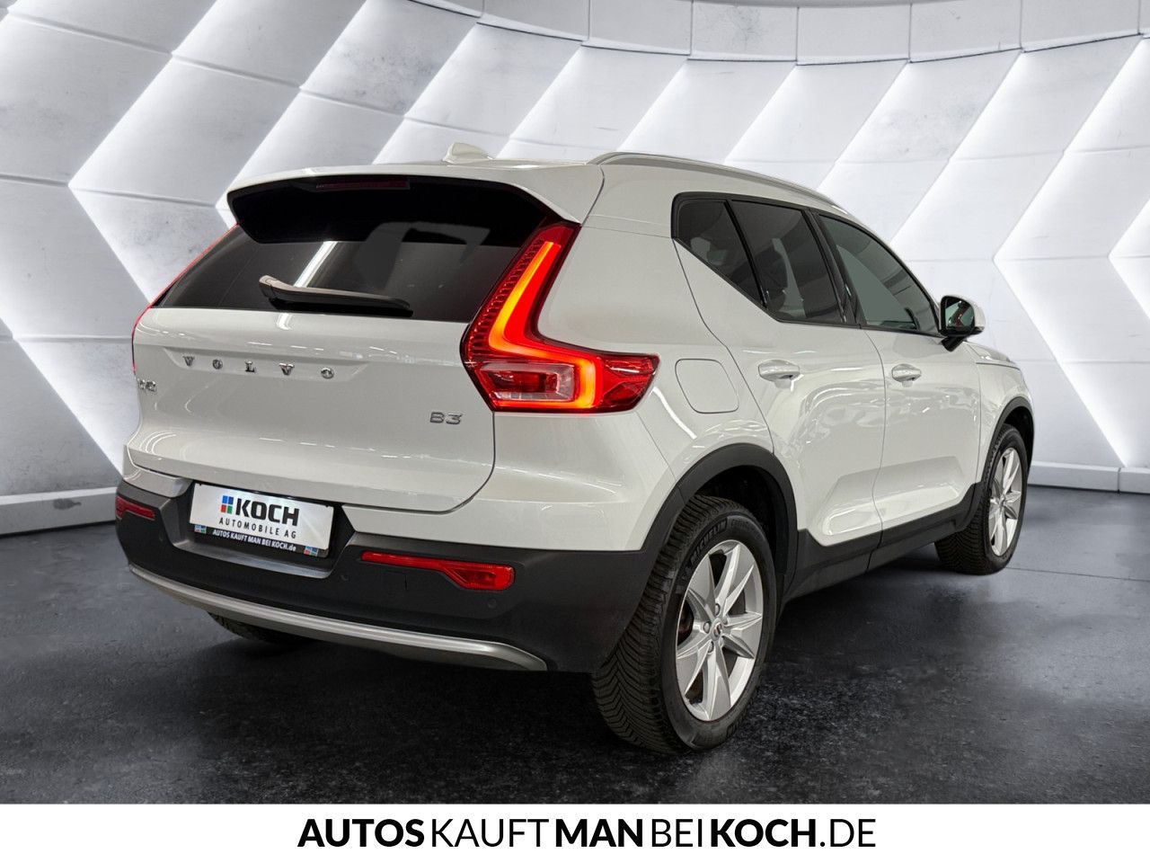 Volvo XC40 B3 DKG Core AHK LED SHZ/LHZ NAVI PDC/CAM!