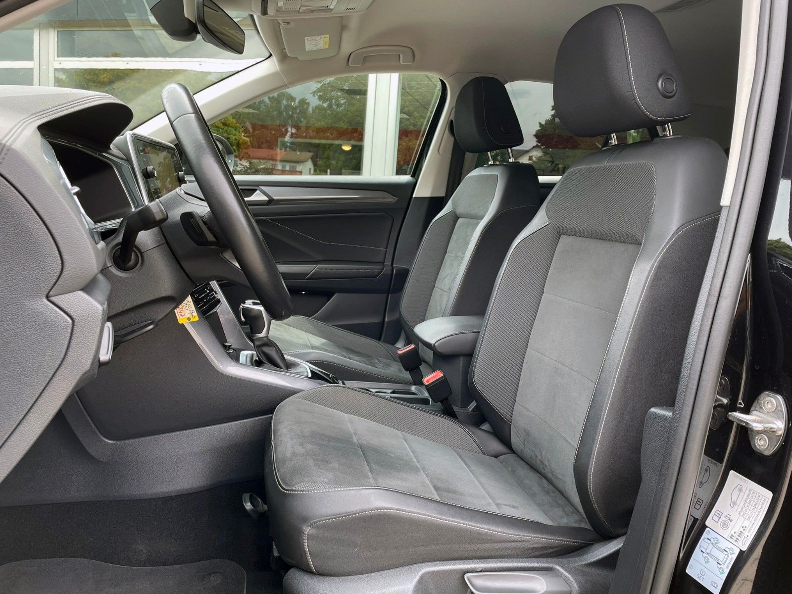 Volkswagen T-Roc Style - Samsaru's Car Outlet