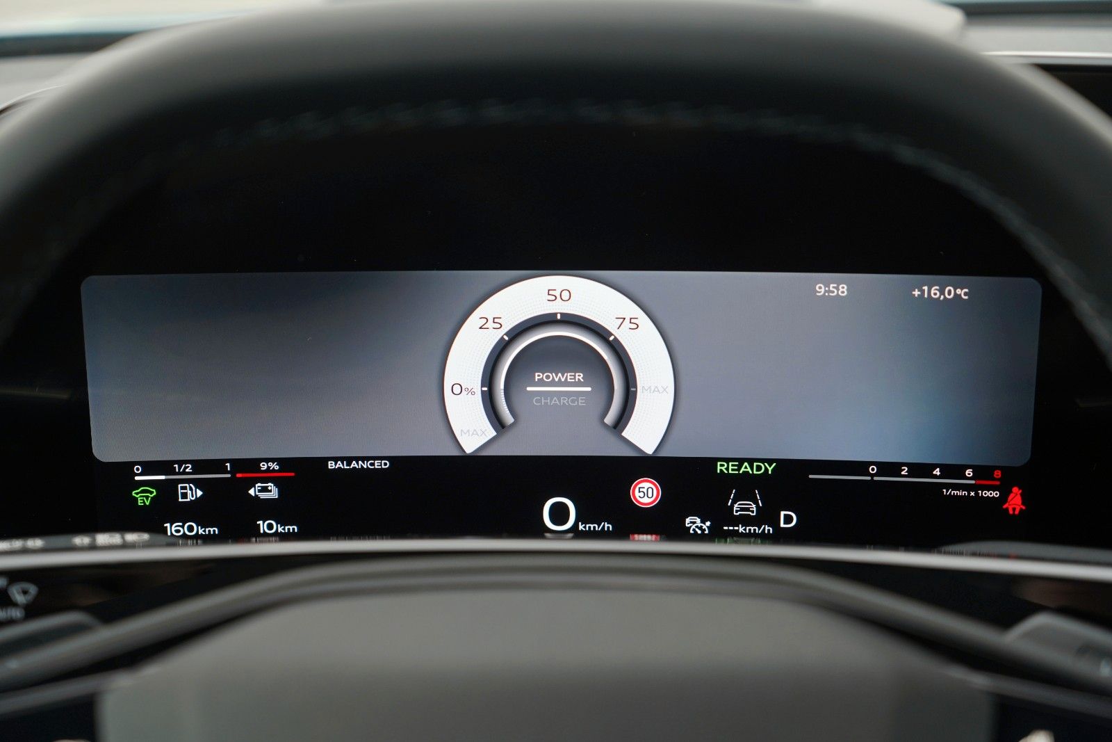 Audi Q3 SUV e-hybrid AHK S-LINE PANO TECH PRO MATRIX