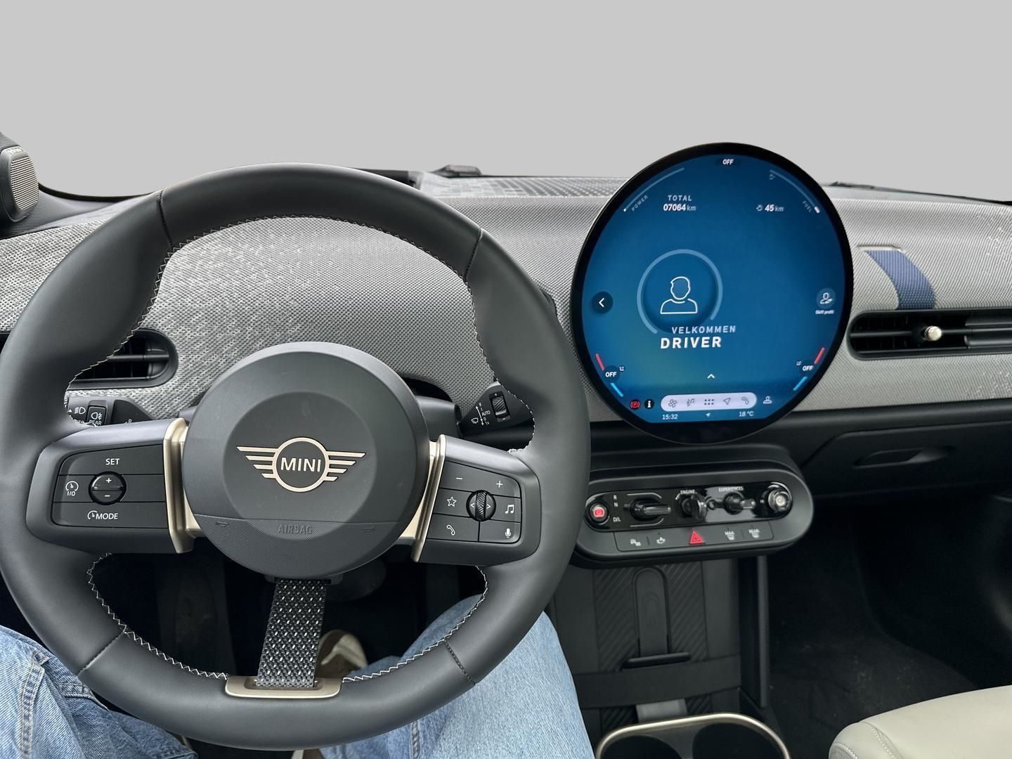MINI Cooper C 5T Favoured Trim - Samsaru's Car Outlet