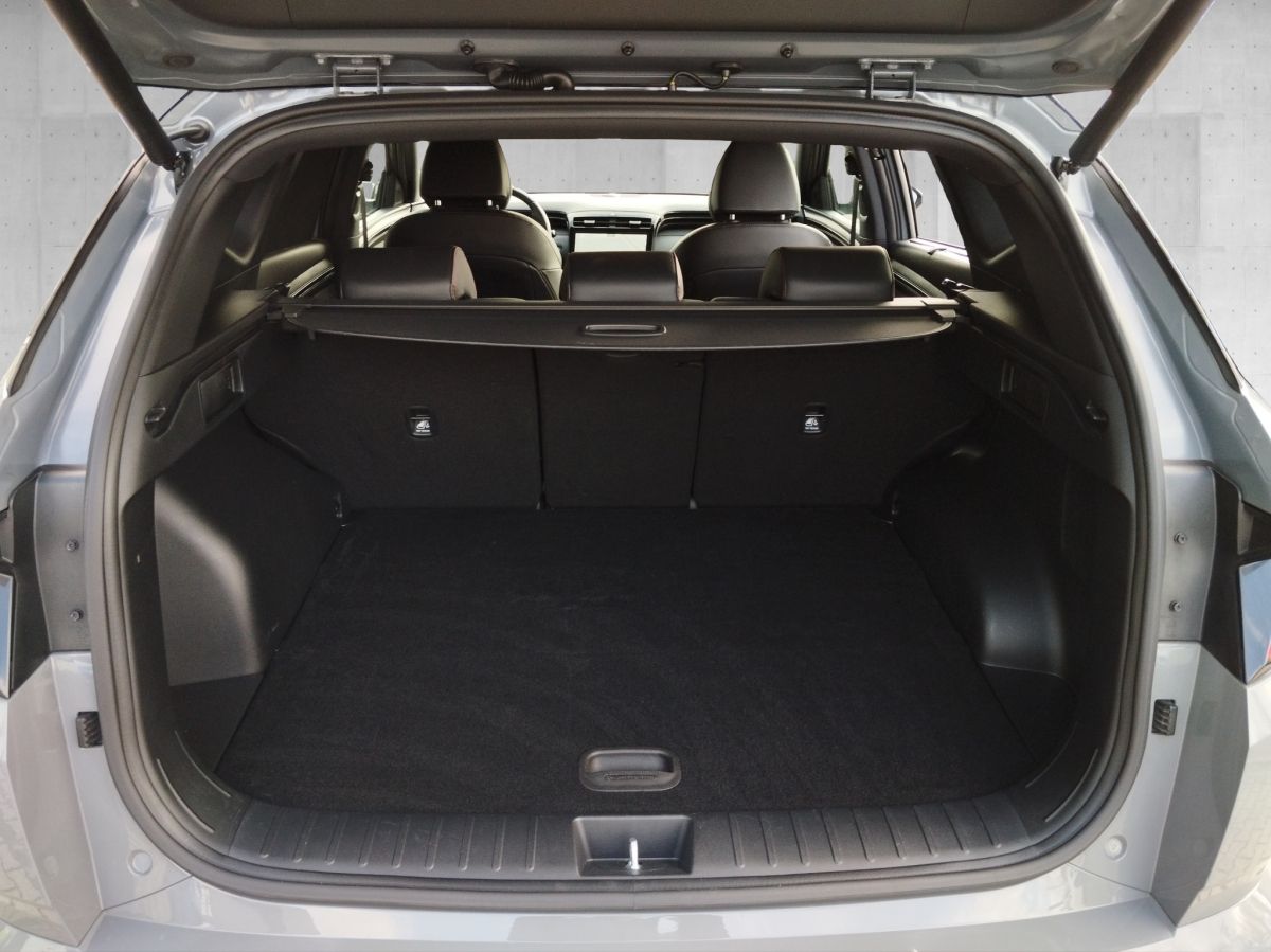 Hyundai TUCSON 1.6 T-GDi PHEV N-Line - Samsaru's Car Outlet