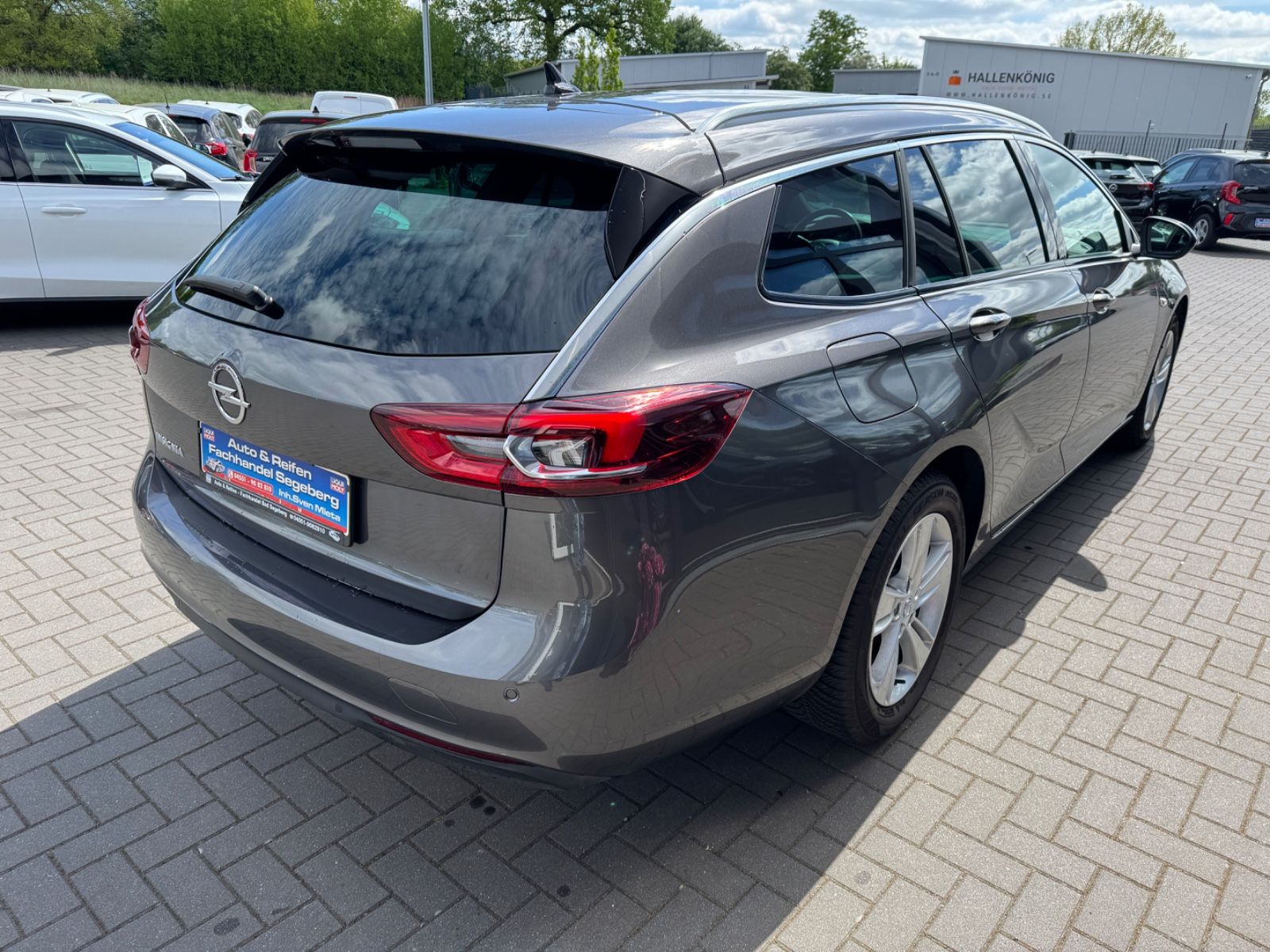 Opel Insignia B Sports Tourer Business - Samsaru's Car Outlet