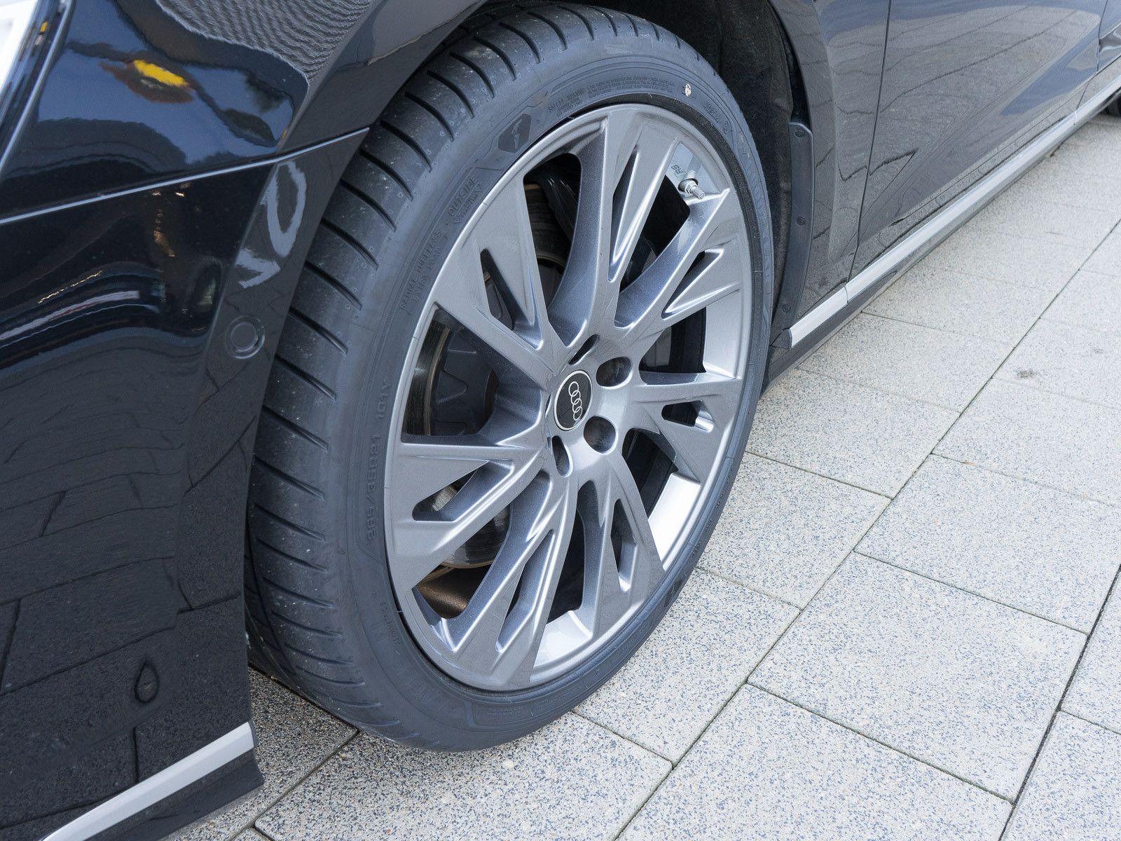 Audi A8 L 60TFSIe S line - Samsaru's Car Outlet