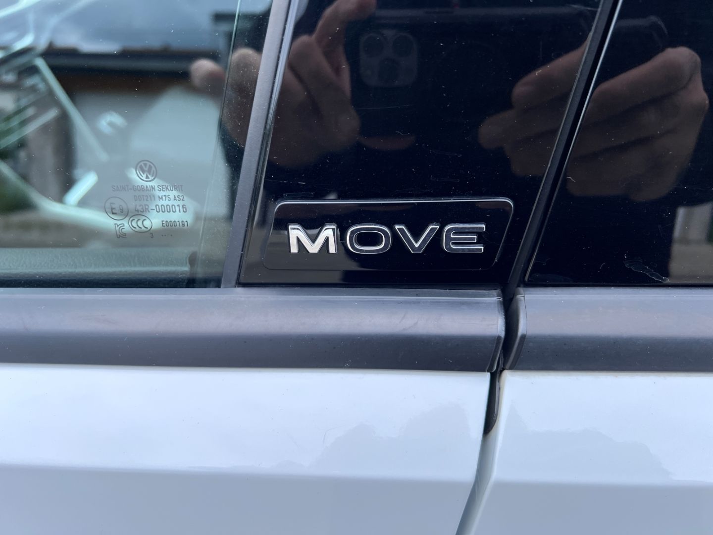 Volkswagen T-Roc 1.0TSI Move - Samsaru's Car Outlet