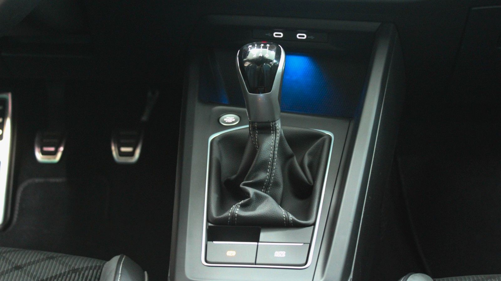 Volkswagen Golf VIII R-Line - Samsaru's Car Outlet