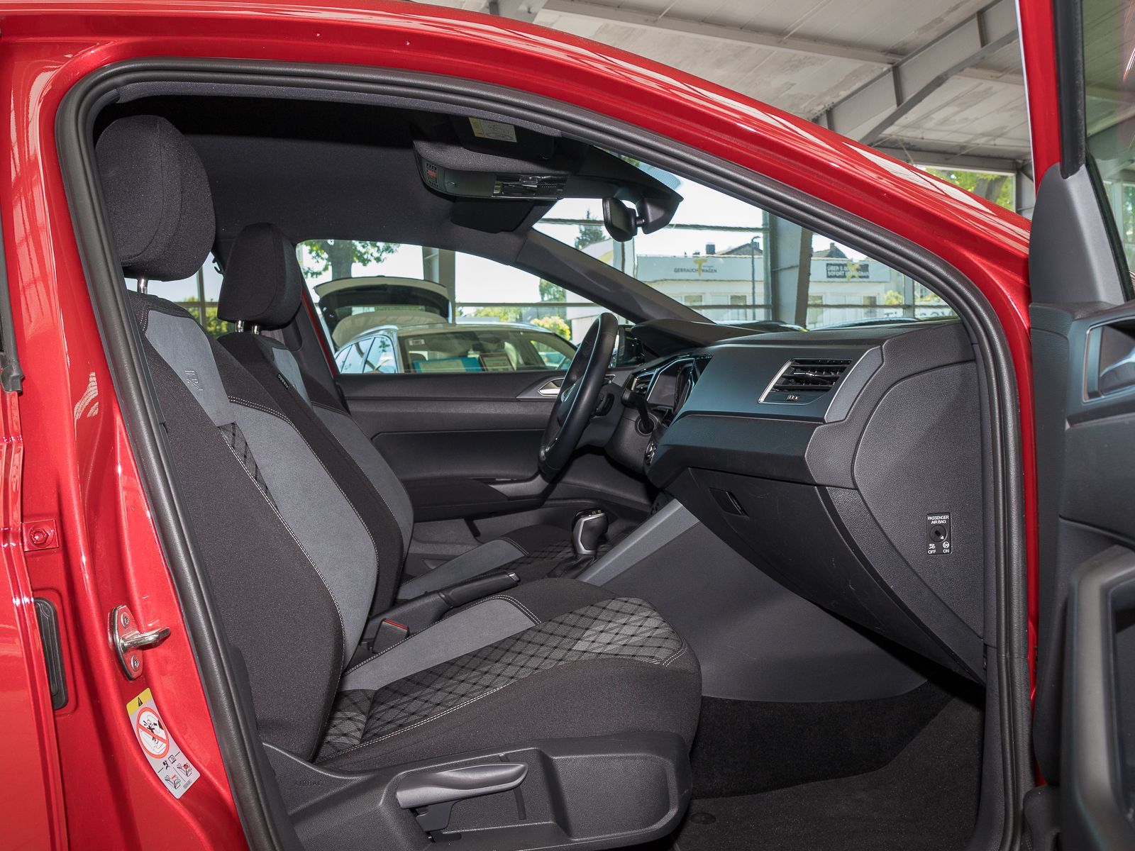 Volkswagen Taigo 1.0 TSI DSG R-LINE - Samsaru's Car Outlet