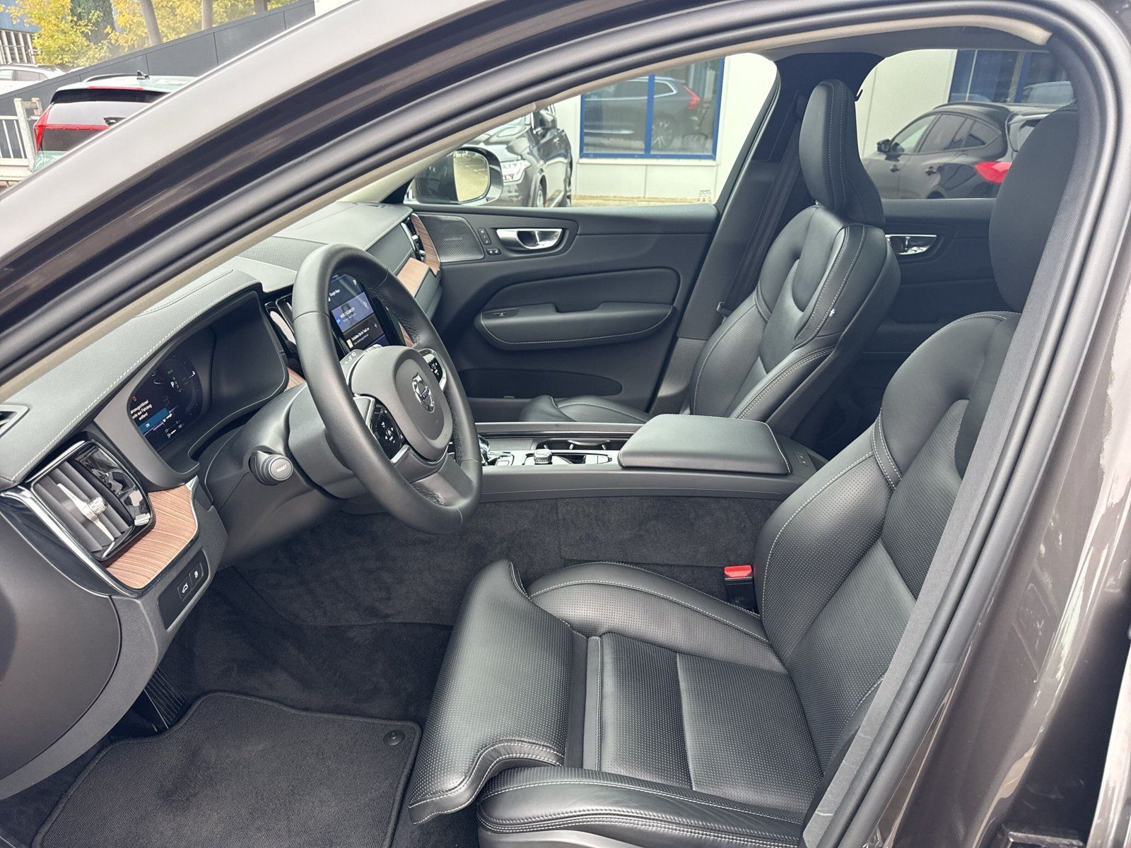 Volvo XC60 T8 Plug In AWD+360°Kamera+AHK+21 Zoll