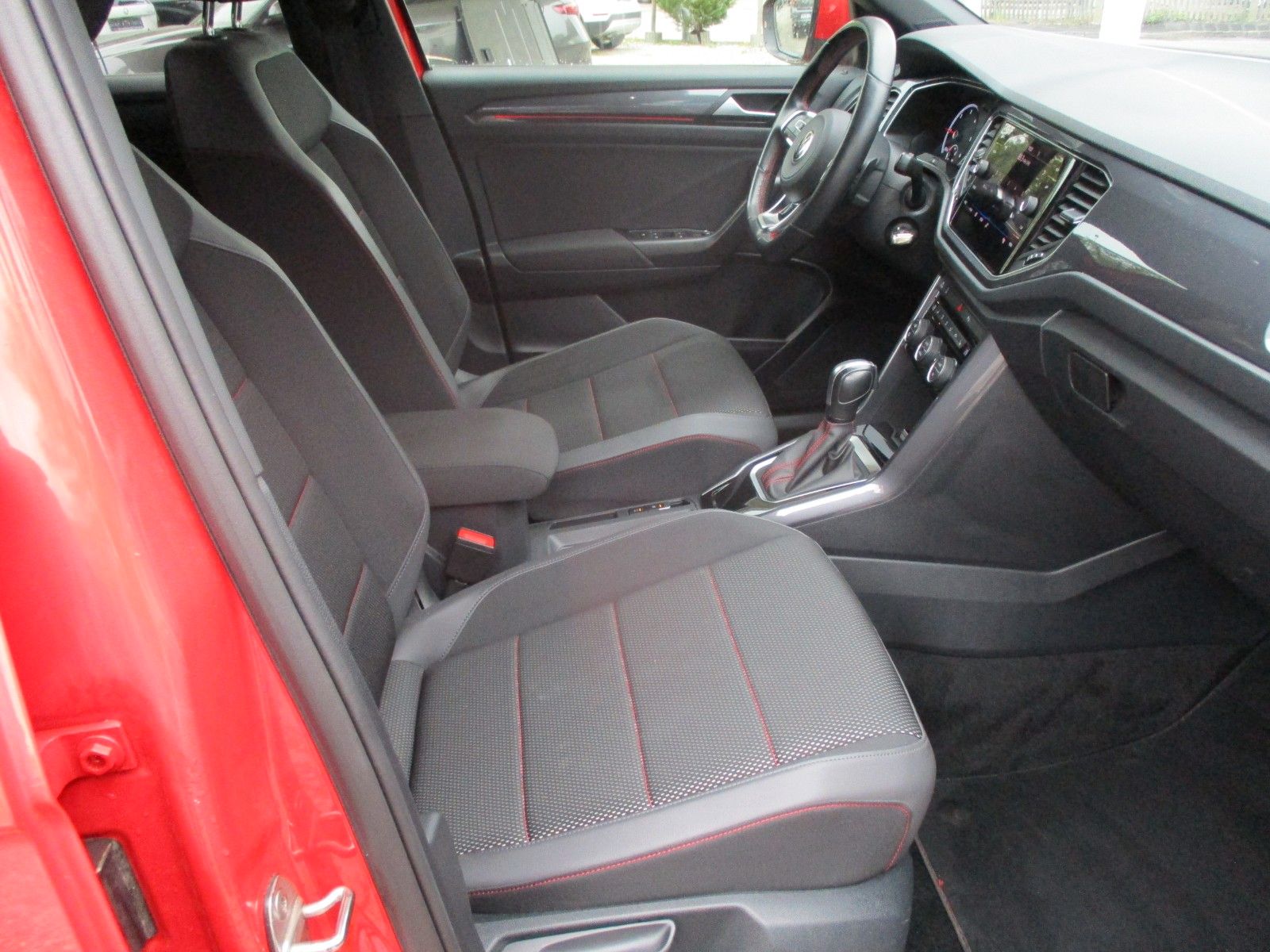 Volkswagen T-Roc Sport - Samsaru's Car Outlet